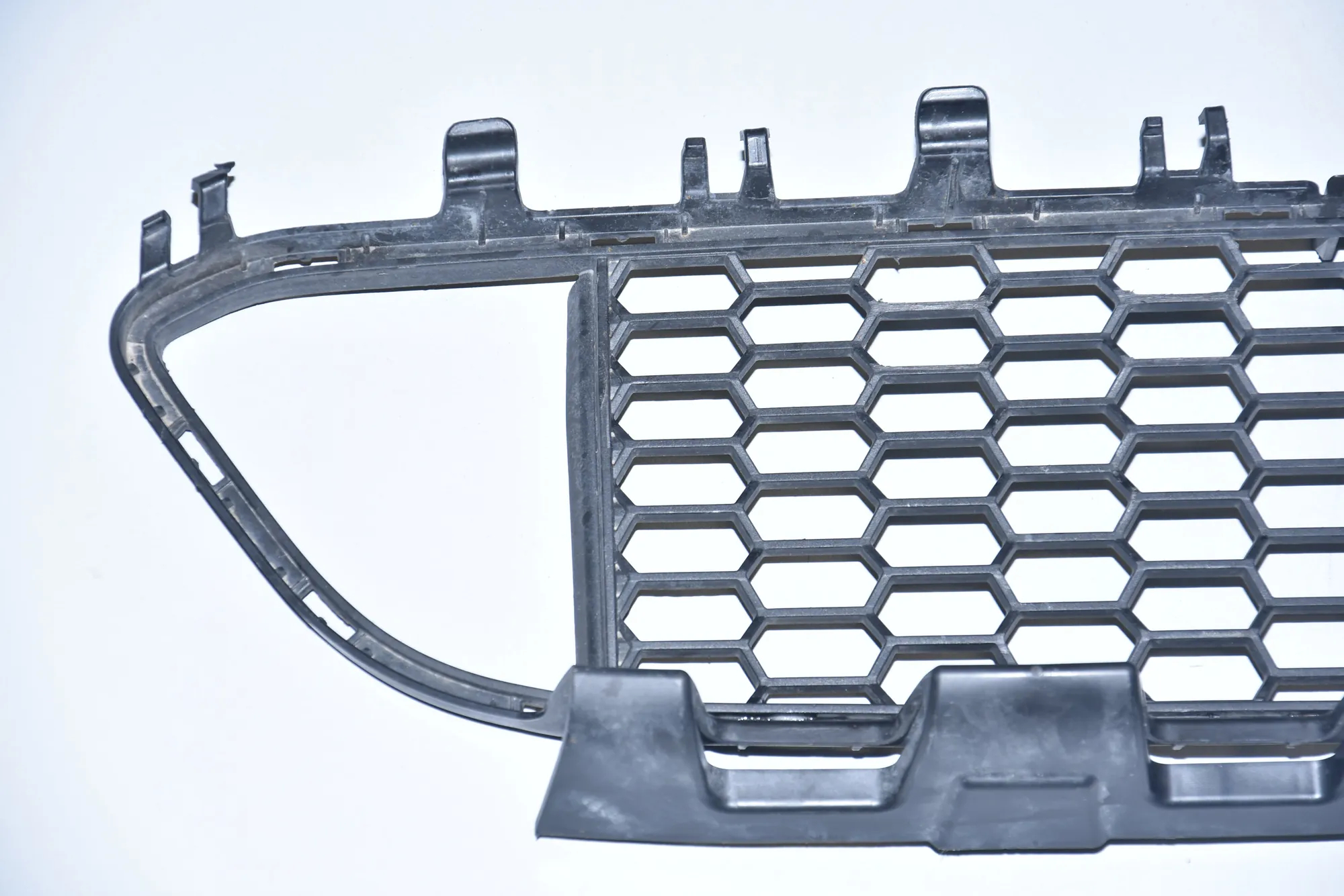 Front Bumper Lower Grill – OEM 8068124 · BMW 3 (F30, F80) BMW 3 (F30, F80) 2014 – 5