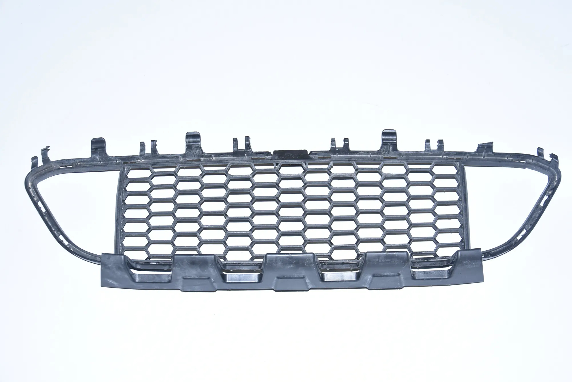 Front Bumper Lower Grill – OEM 8068124 · BMW 3 (F30, F80) BMW 3 (F30, F80) 2014