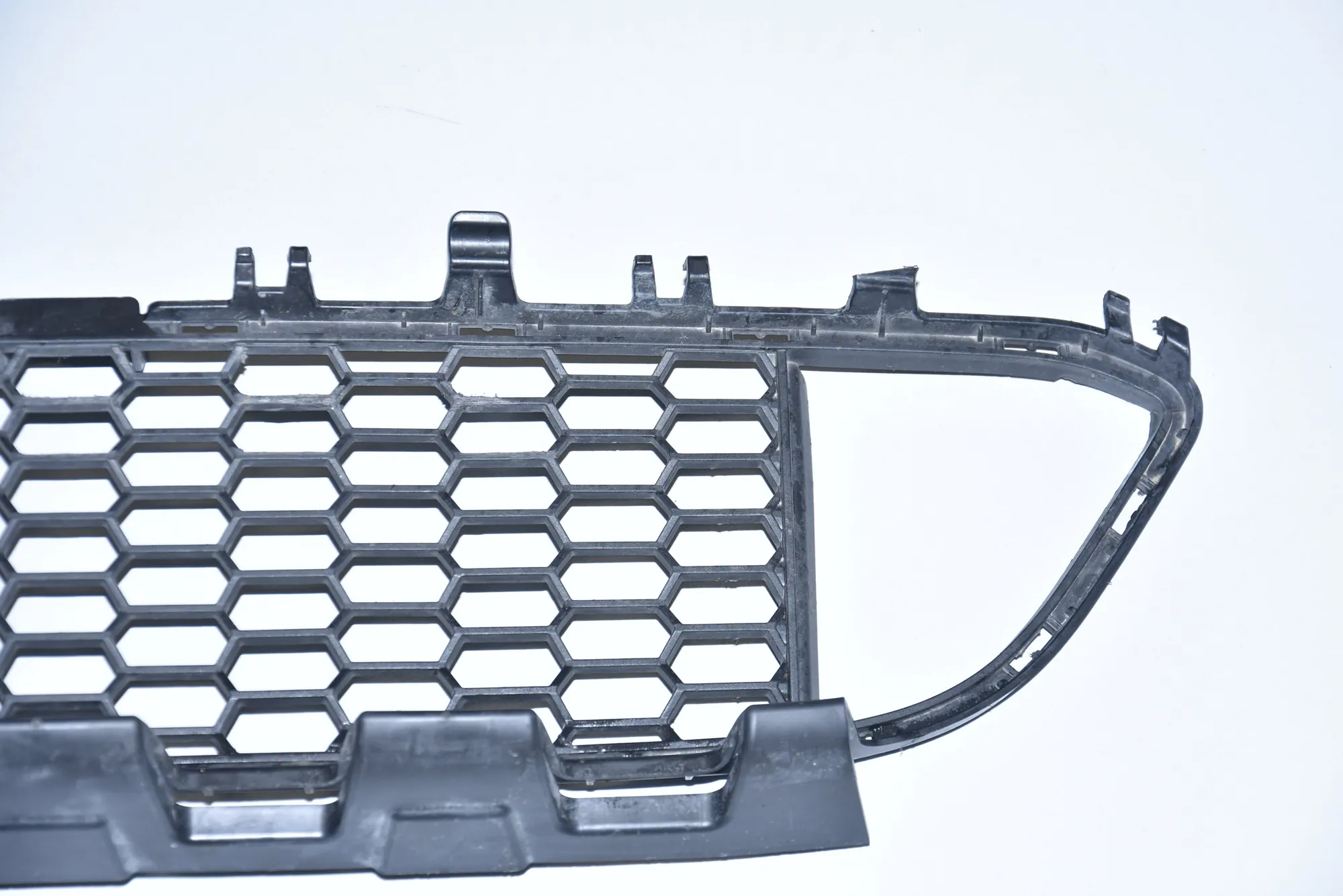Front Bumper Lower Grill – OEM 8068124 · BMW 3 (F30, F80) BMW 3 (F30, F80) 2014 – 6