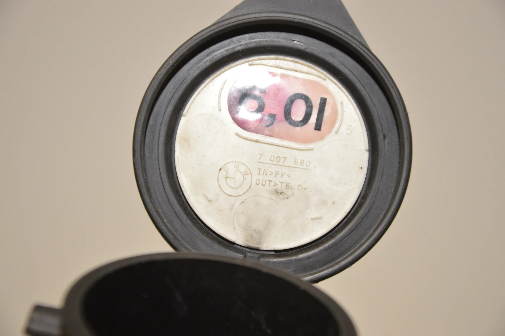 Tank Cap Top Cover – OEM 7009125 · BMW 7 (E65, E66, E67) 730 Ld 2005 – 6