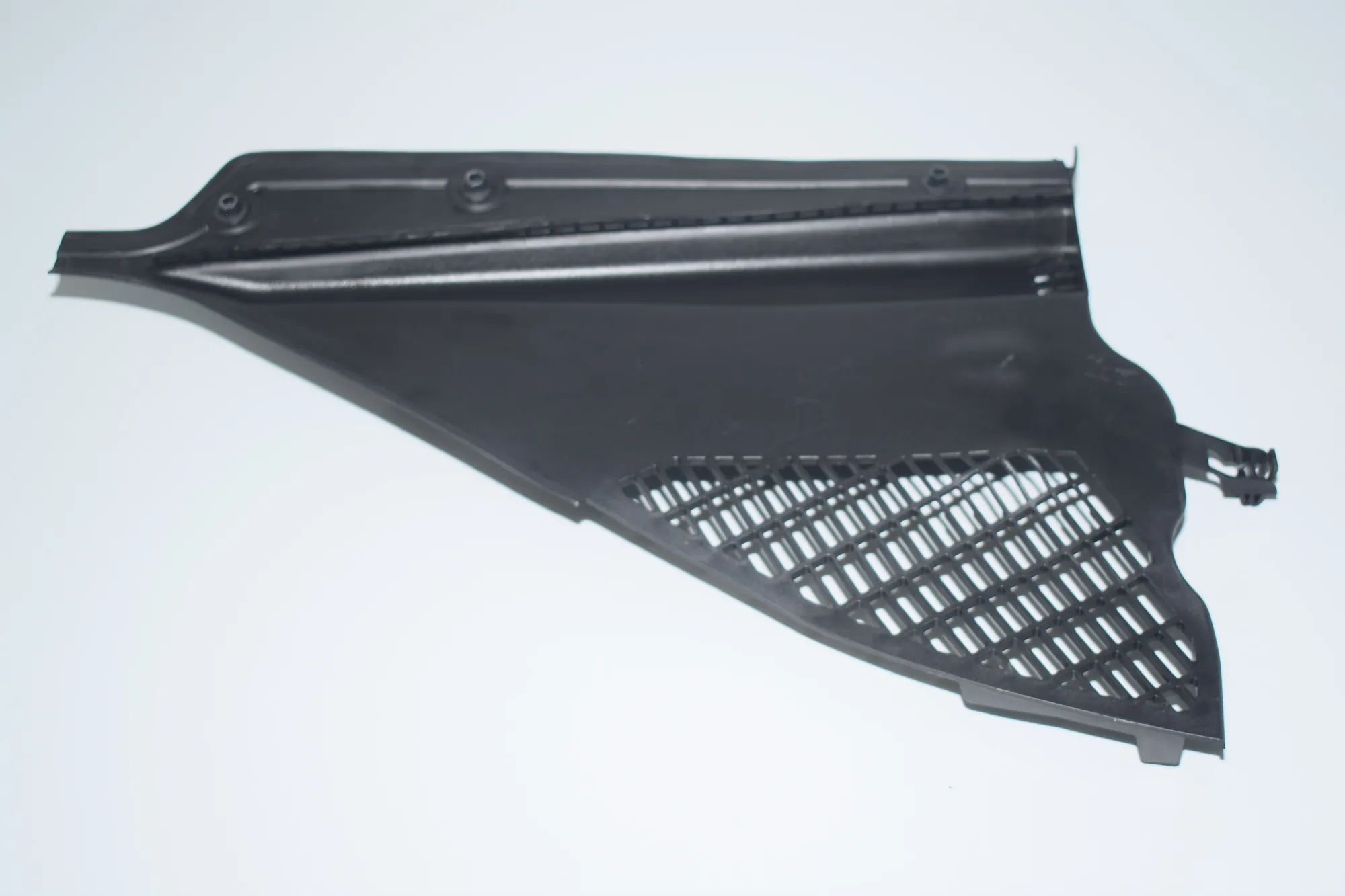 Front Wiper Cowl Trim – OEM 9206484 · BMW 1 (F20) 118 d 2011