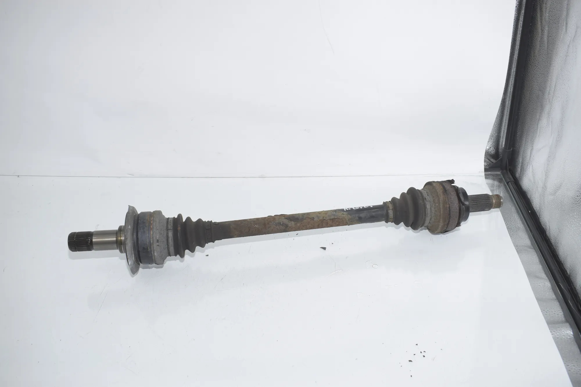 Rear Left Driveshaft – OEM 7581017 · BMW 5 Touring (F11) 530 d xDrive 2012 – 3