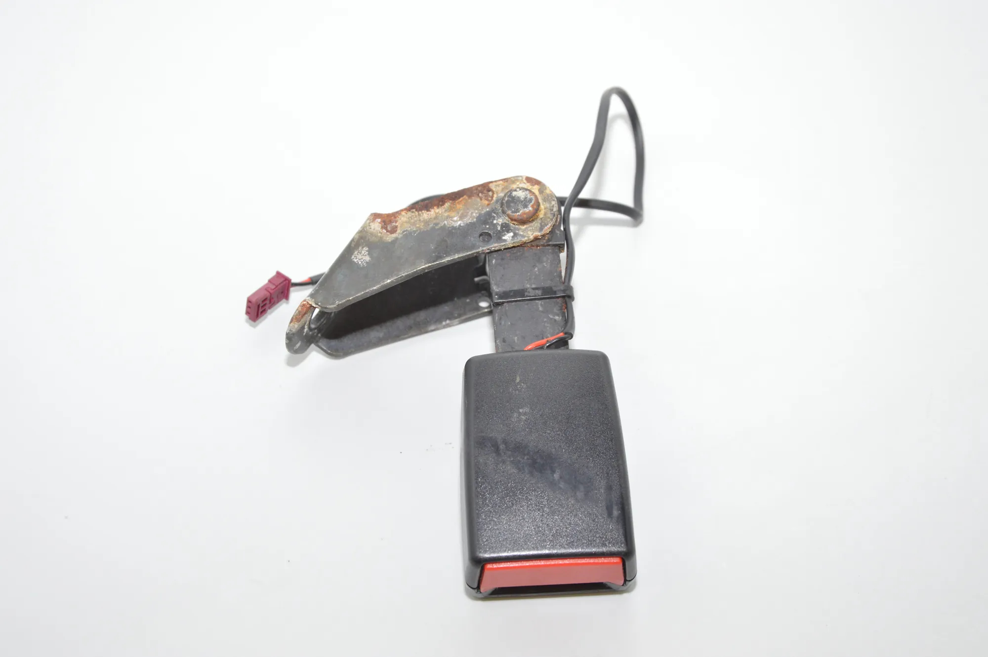 Rear Right Seat Buckle – OEM 7134042 · BMW 7 (E65, E66, E67) 730 Ld 2005 – 2