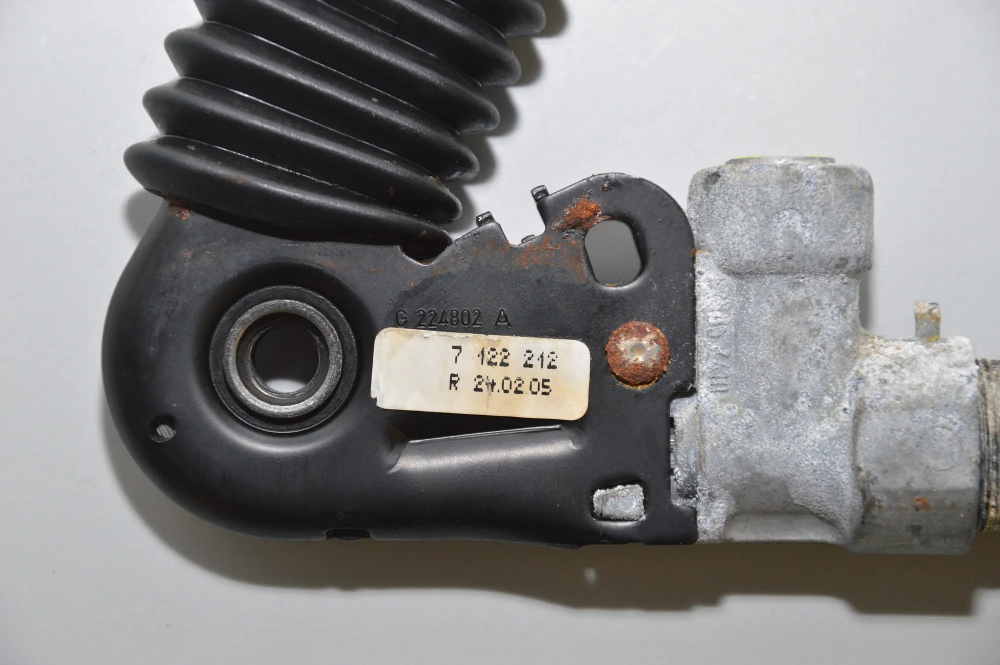 Front Right Seat Buckle – OEM 7122212 · BMW 7 (E65, E66, E67) 730 Ld 2005 – 5