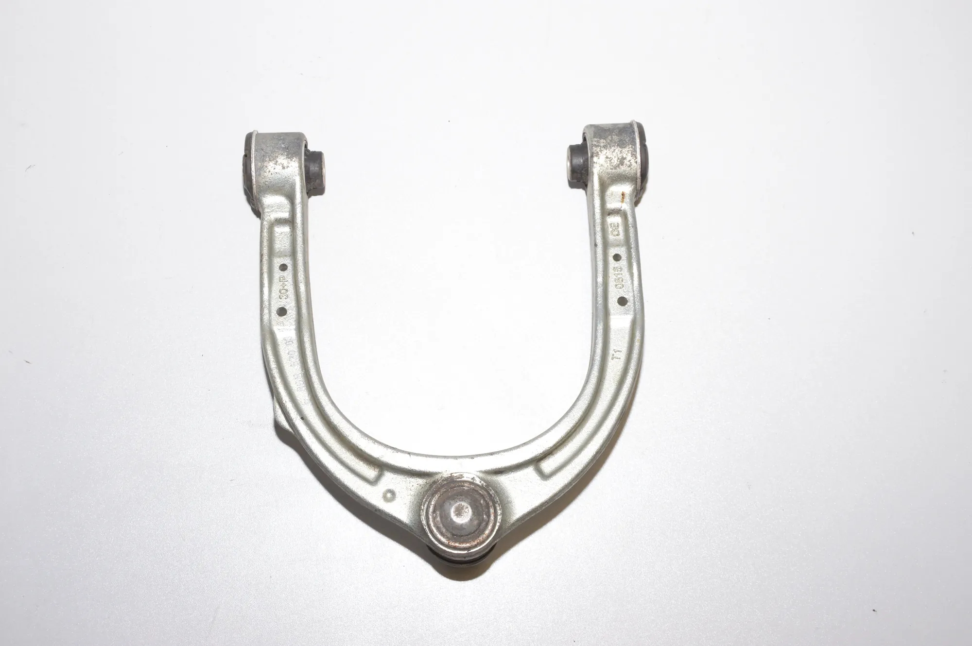 Front Right Upper Control Arm – OEM 6868530 · BMW 7 (G11, G12) BMW 7 (G11, G12) 730 d, Ld xDrive 2016 – 4