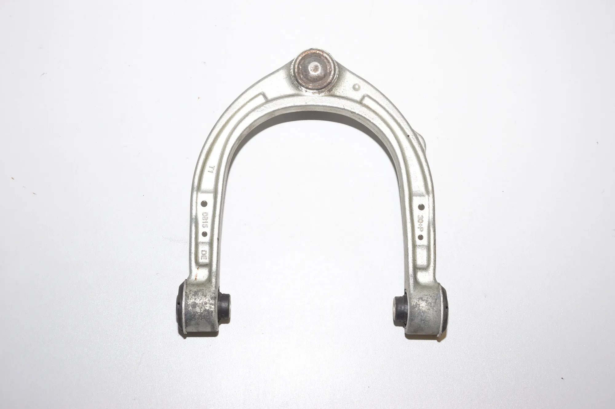 Front Right Upper Control Arm – OEM 6868530 · BMW 7 (G11, G12) BMW 7 (G11, G12) 730 d, Ld xDrive 2016 – 3