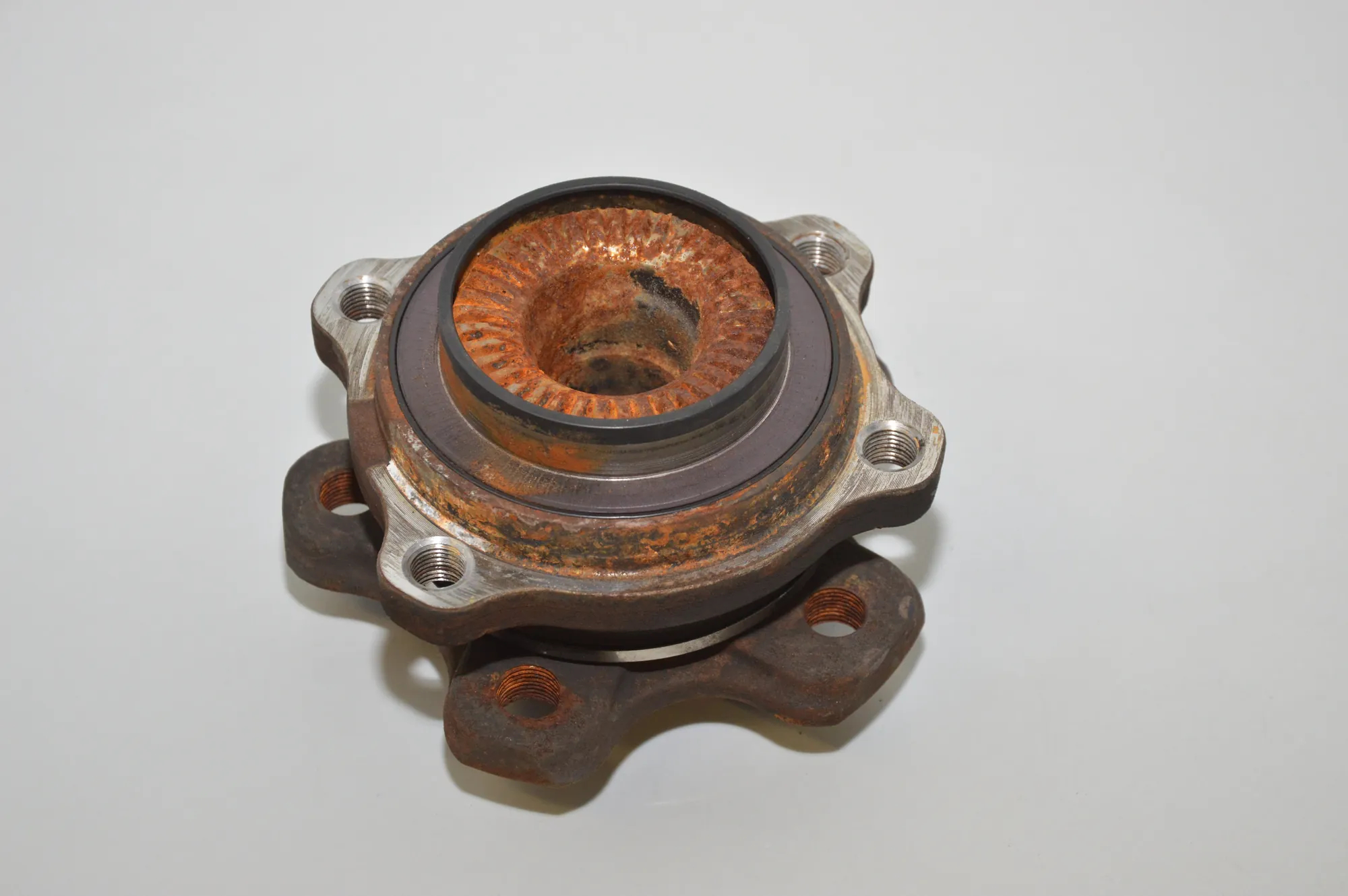 Rear Left Wheel Bearing – OEM 6861140 · BMW 7 (G11, G12) BMW 7 (G11, G12) 730 d, Ld xDrive 2016 – 4