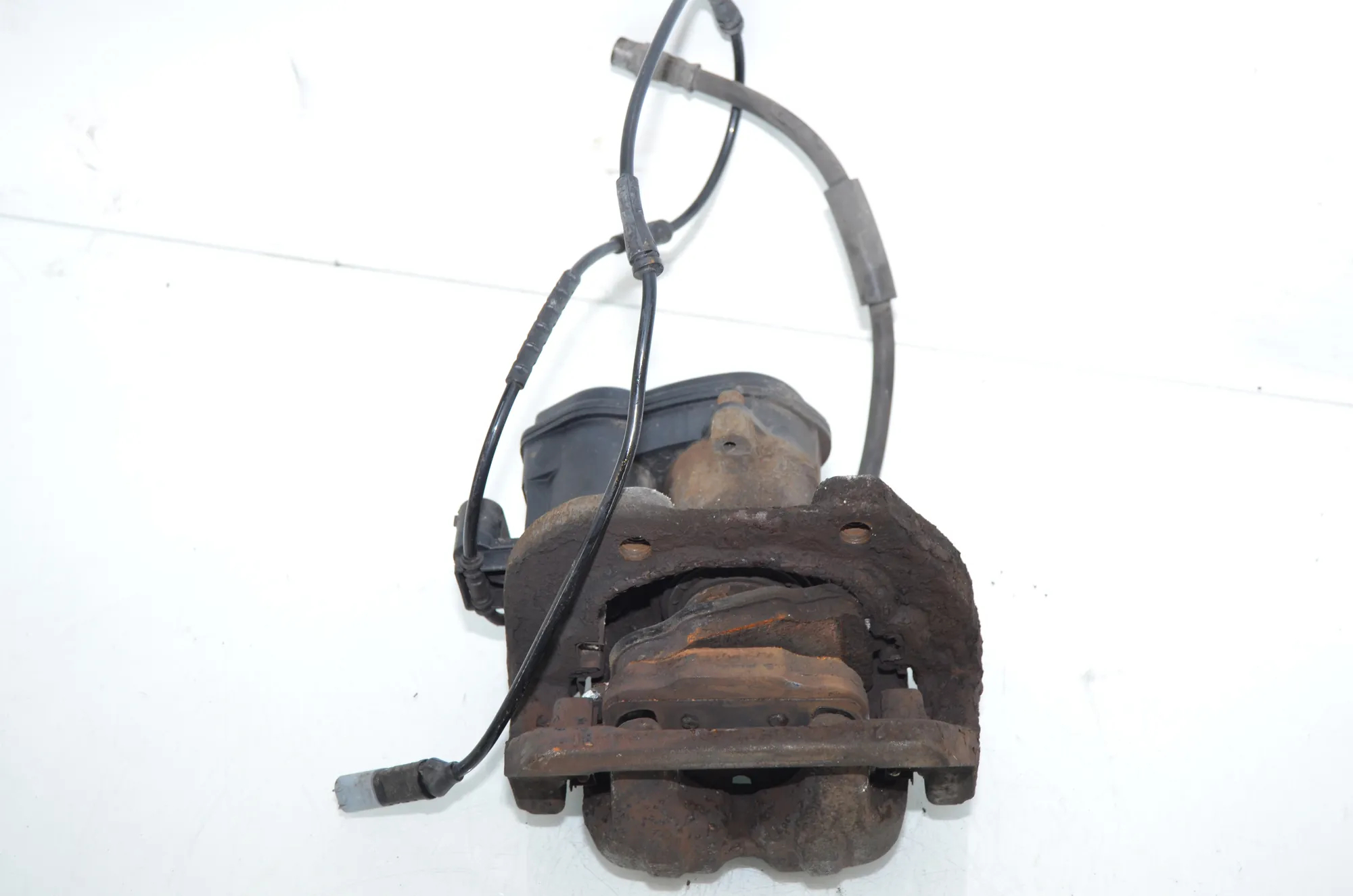 Rear Right Brake Caliper – OEM 6793048 · BMW 5 Touring (F11) 530 d xDrive 2012 – 4