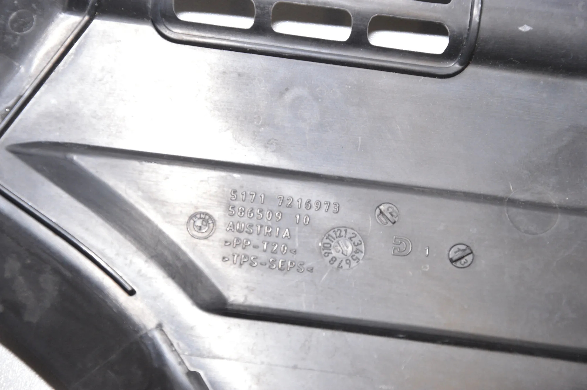 Other Body Parts – OEM 7216973 · BMW 7 (F01, F02) BMW 7 (F01, F02) 730 d 2009 – 5