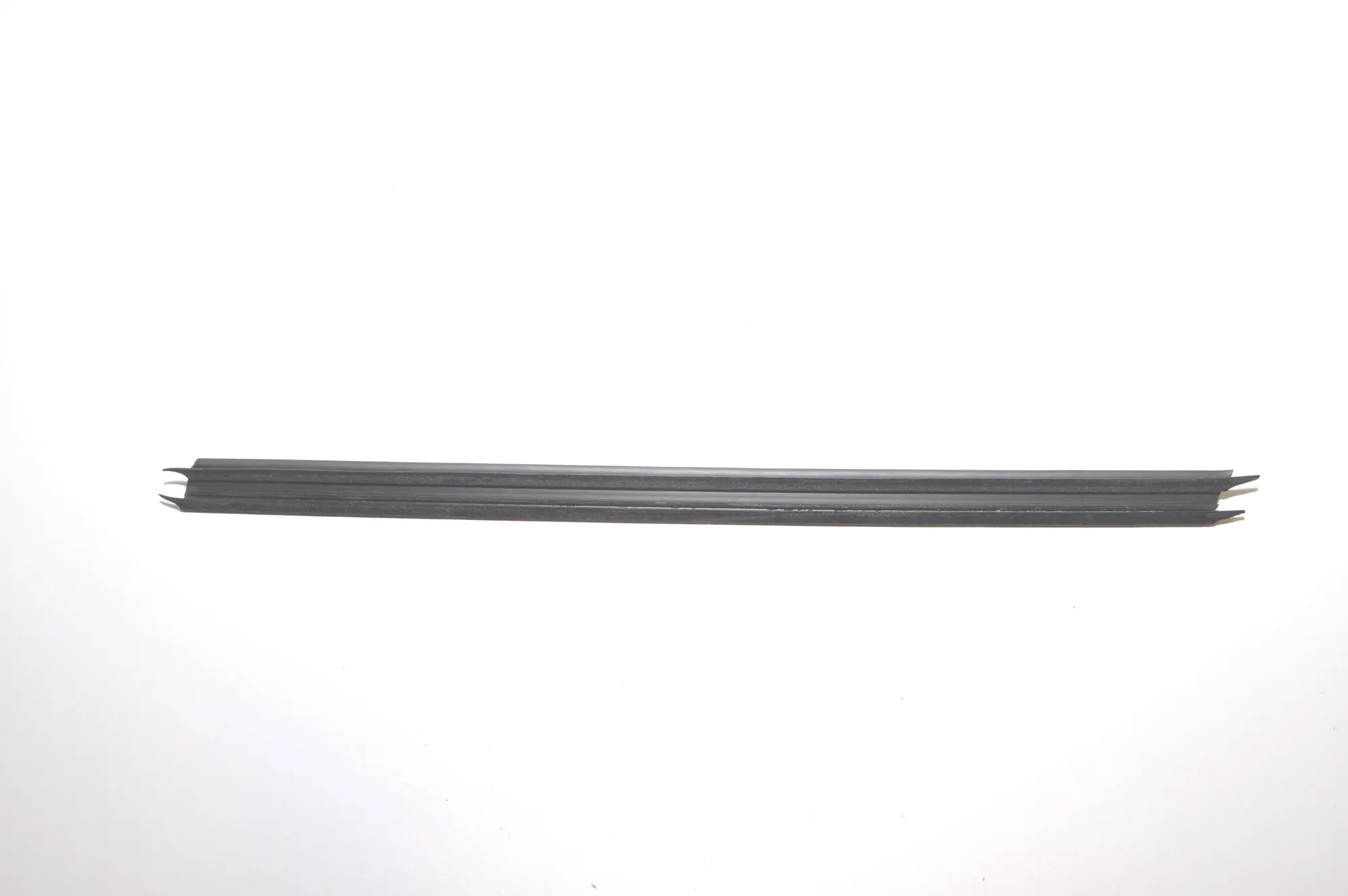 Front Left Door Window Strip – OEM 7258299 · BMW 3 (F30, F80) BMW 3 (F30, F80) 316 d 2012 – 2