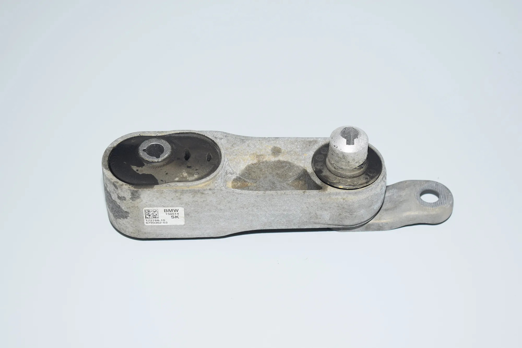 Gearbox Mount – OEM 6793362 · BMW i3 (I01) Hybrid 2014 – 2