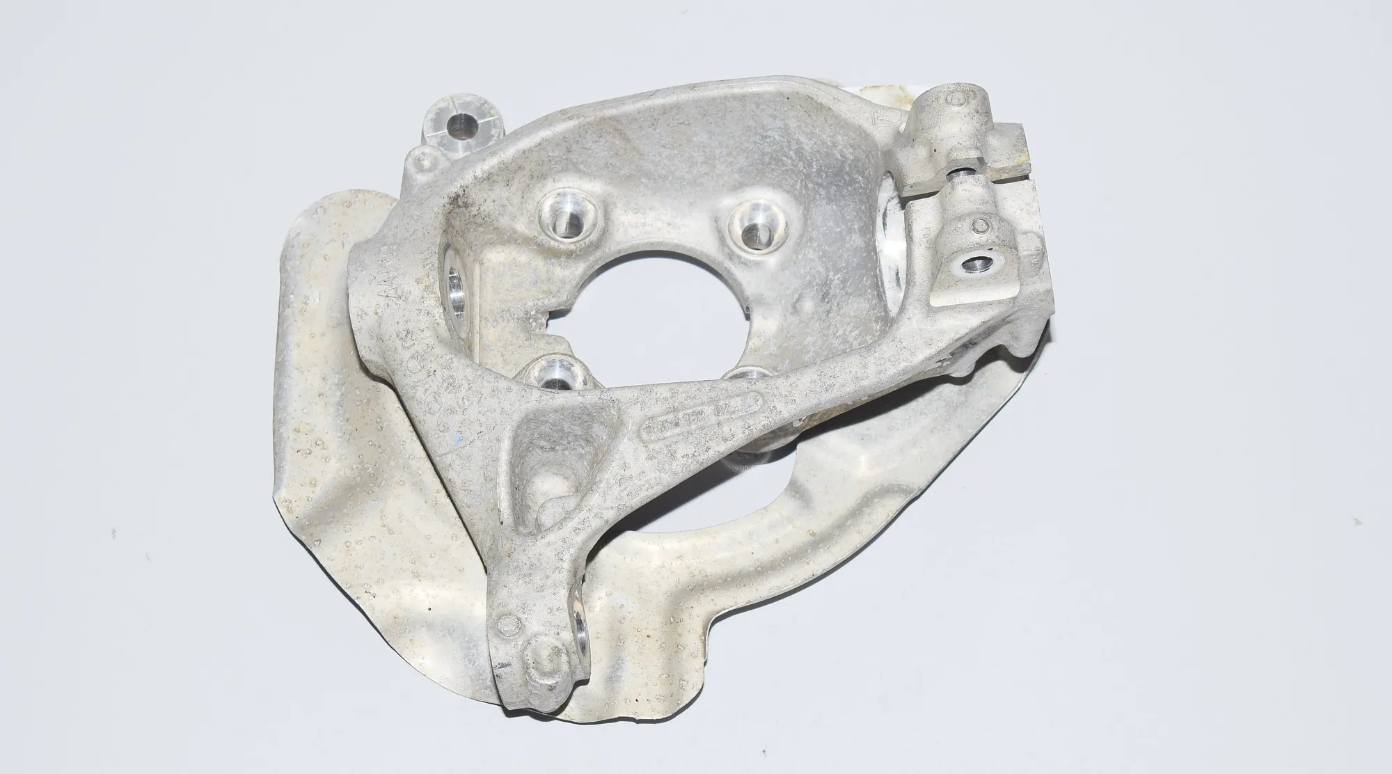 Front Left Wheel Hub – OEM 6799327 · BMW i3 (I01) Hybrid 2014 – 2
