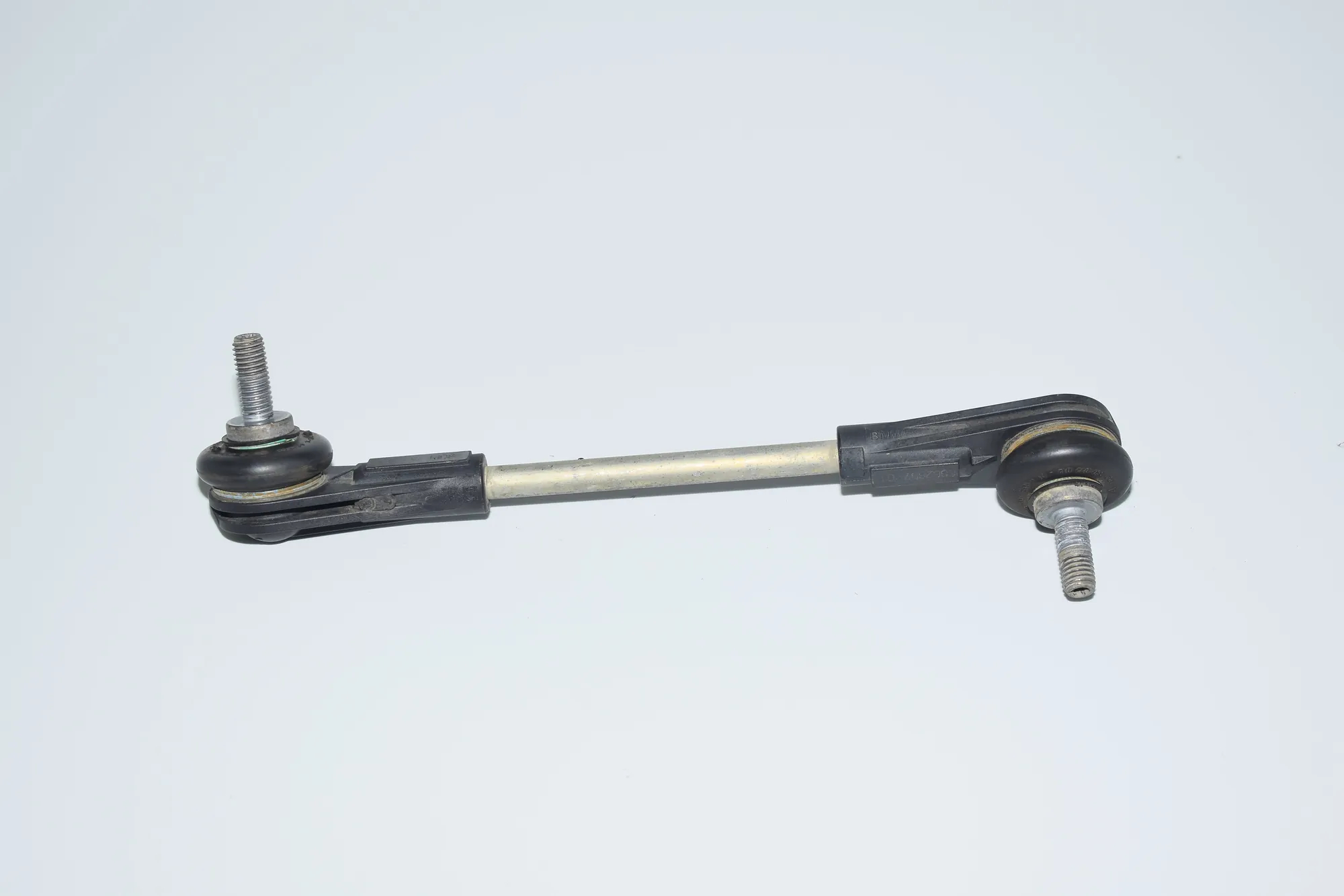 Front Left Stabilizer Link – OEM 6862857 · BMW i3 (I01) Hybrid 2014 – 2