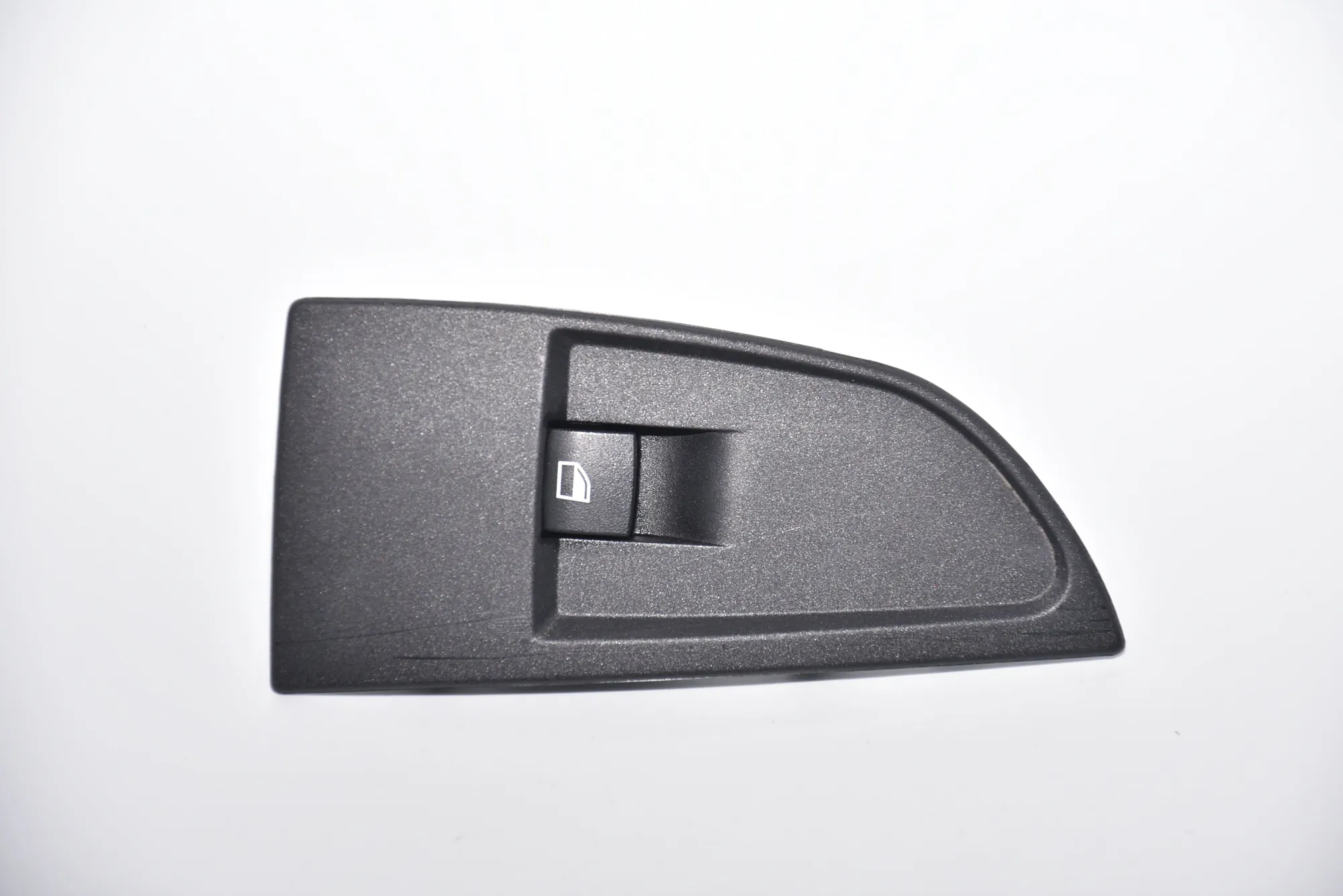 Front Right Door Window Switch – OEM 7303634 · BMW i3 (I01) Electric 2015