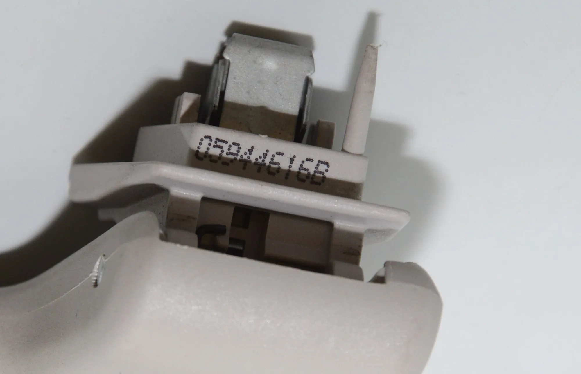 Front Left Roof Handle – OEM 05944616B · BMW i3 (I01) Hybrid 2016 – 5