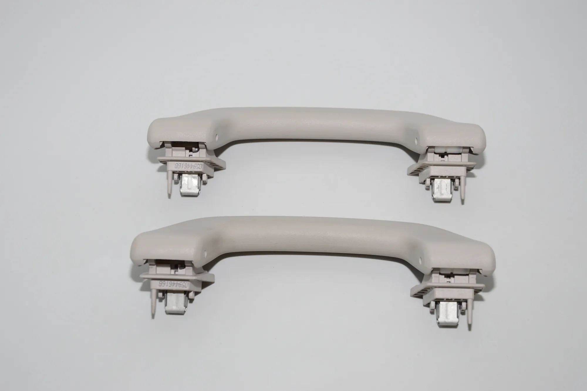 Front Left Roof Handle – OEM 05944616B · BMW i3 (I01) Hybrid 2016 – 3