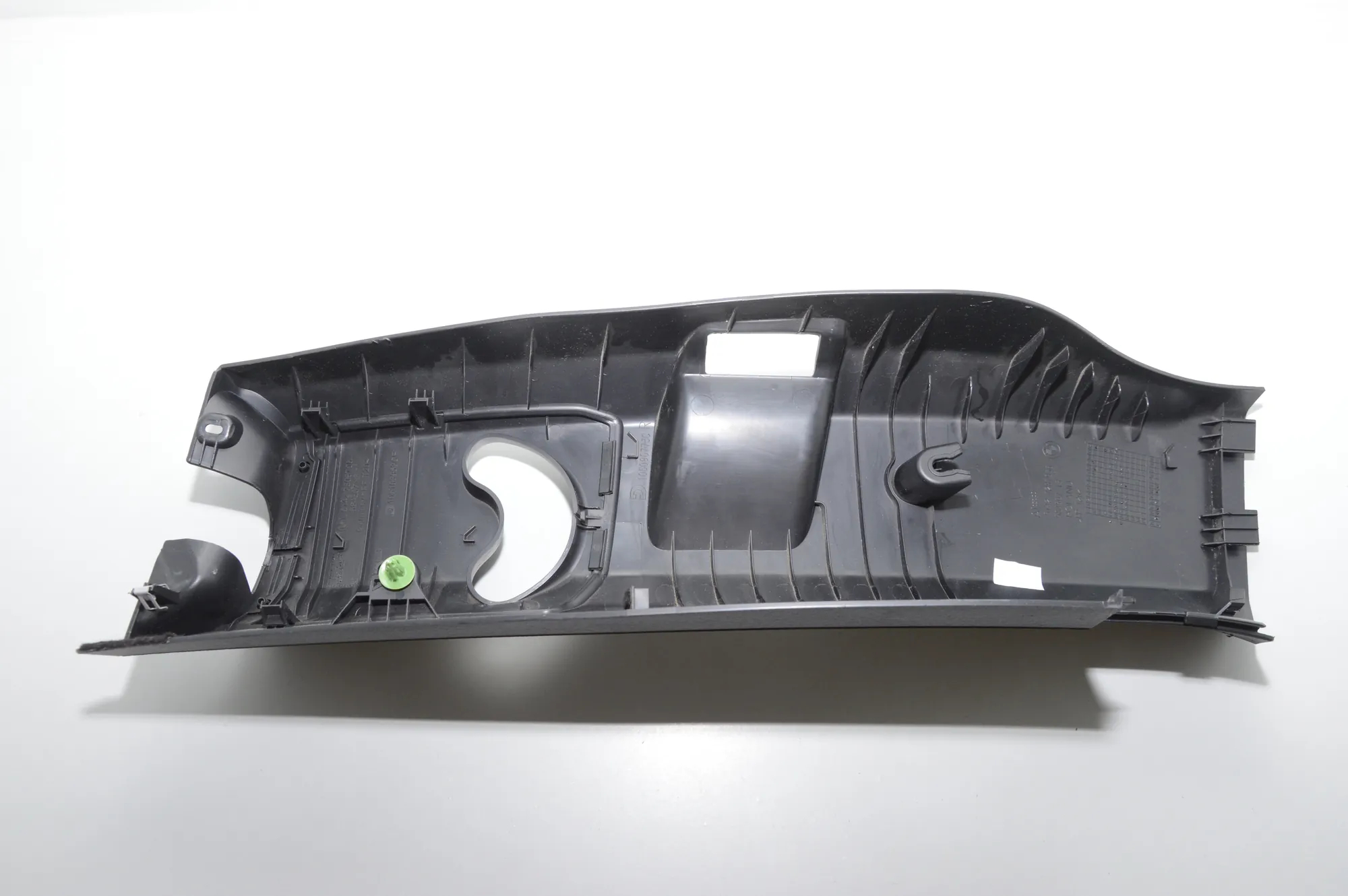 Right Side Pillar Trim – OEM 7287936 · BMW i3 (I01) Hybrid 2016 – 4