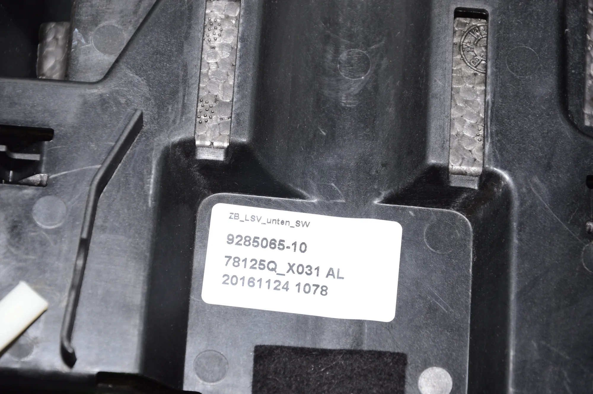 Steering Mechanism Trim – OEM 9285065 · BMW i3 (I01) Hybrid 2016 – 7