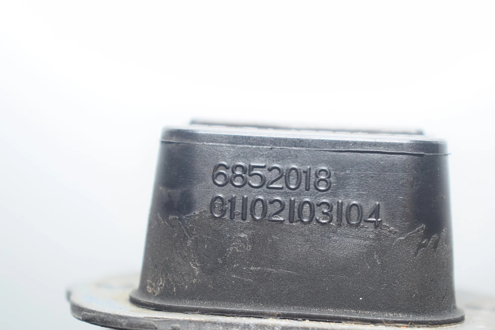 Other Body Parts – OEM 6852018 · BMW i3 (I01) Hybrid 2014 – 4
