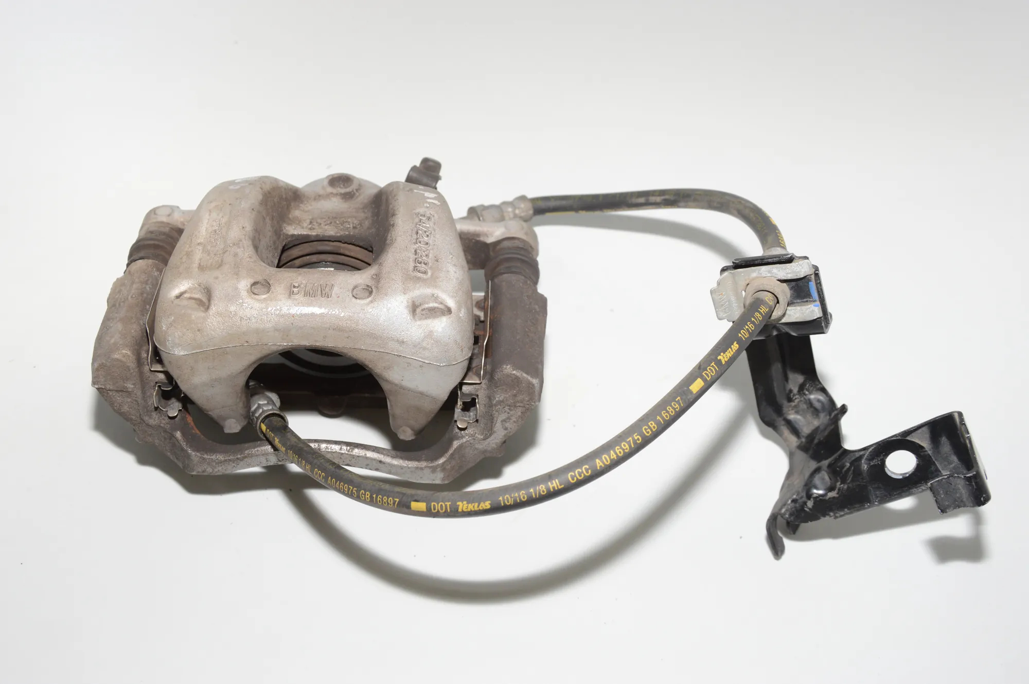 Front Right Brake Caliper – OEM 6860270 · BMW i3 (I01) Hybrid 2016 – 2