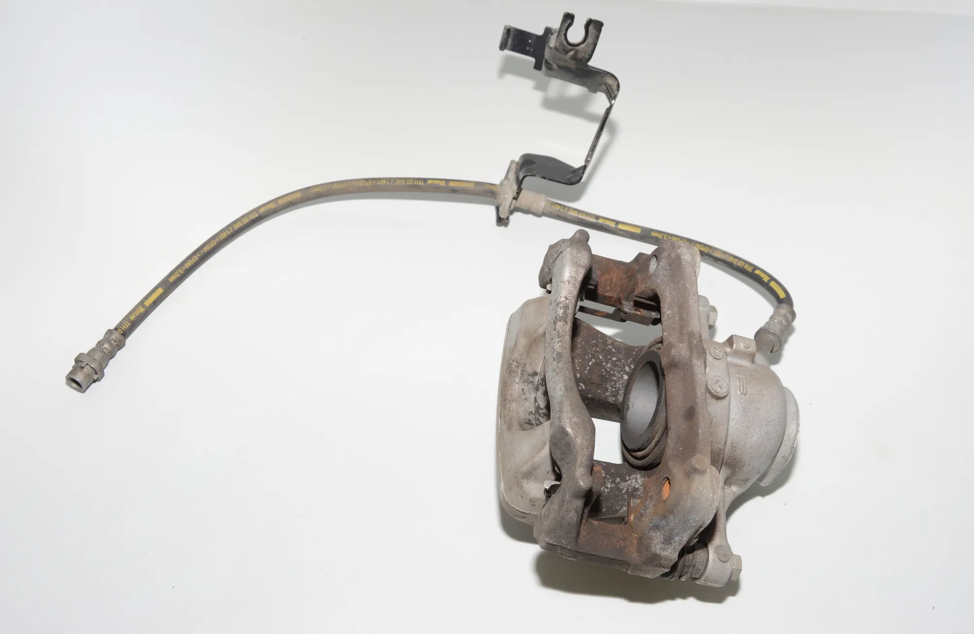 Front Right Brake Caliper – OEM 6860270 · BMW i3 (I01) Hybrid 2016 – 4