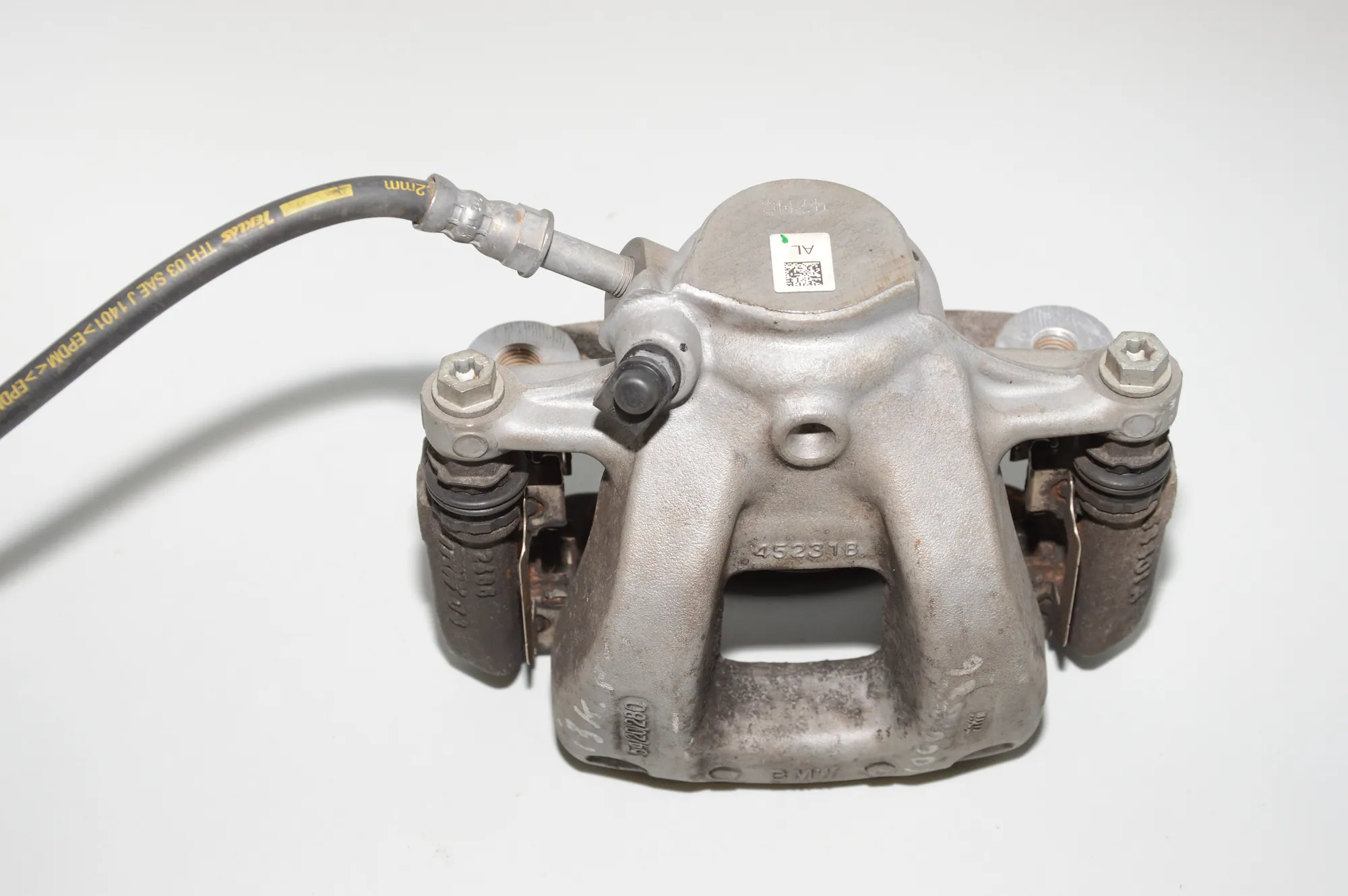 Front Left Brake Caliper – OEM 6860269 · BMW i3 (I01) Hybrid 2016 – 5