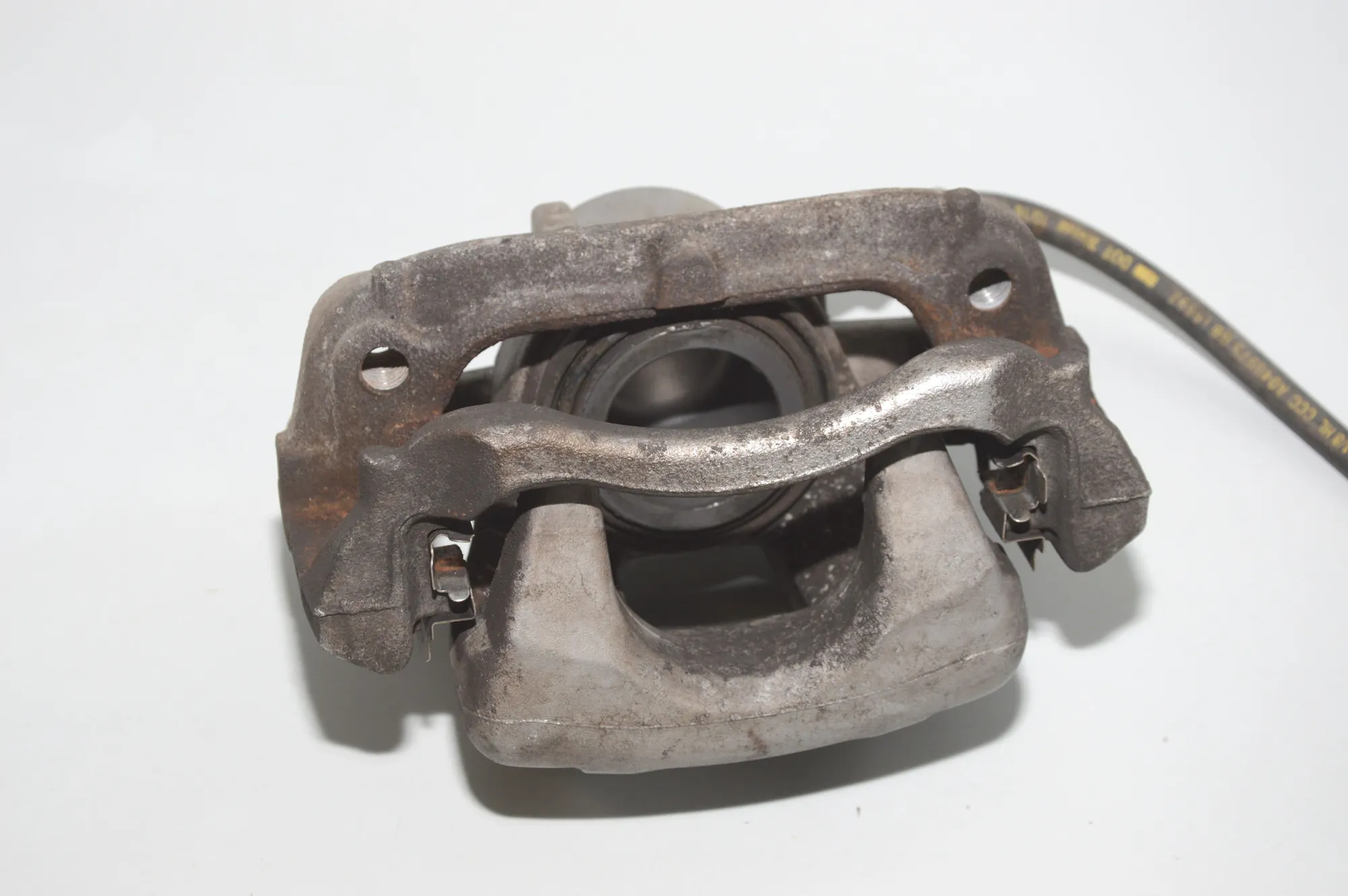 Front Left Brake Caliper – OEM 6860269 · BMW i3 (I01) Hybrid 2016 – 4