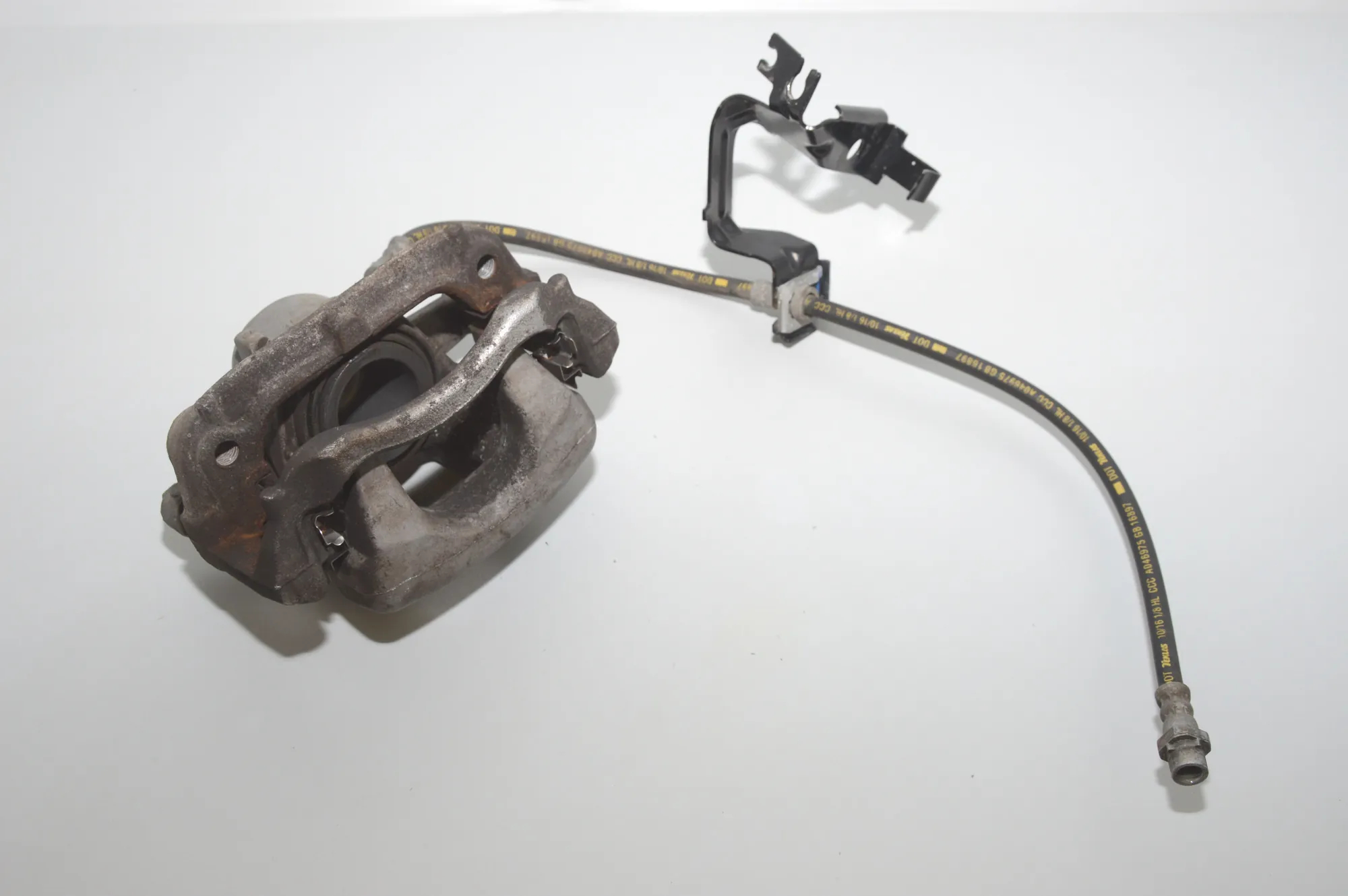 Front Left Brake Caliper – OEM 6860269 · BMW i3 (I01) Hybrid 2016 – 3