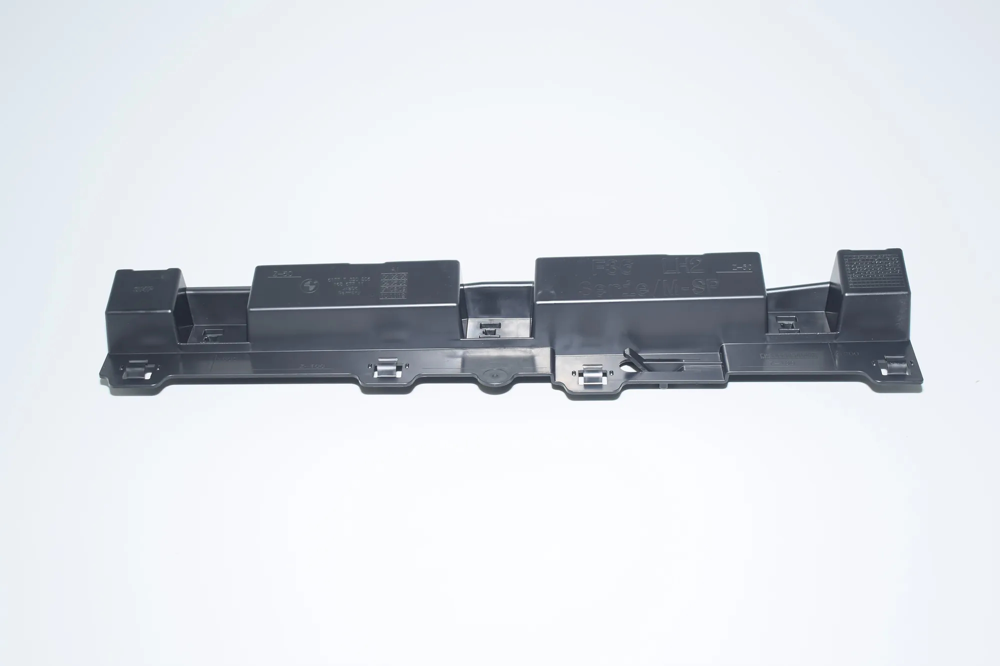 Sideskirt Bracket – OEM 7320205 · BMW 4 Gran Coupe (F36) BMW 4 Gran Coupe (F36) 2018 – 2