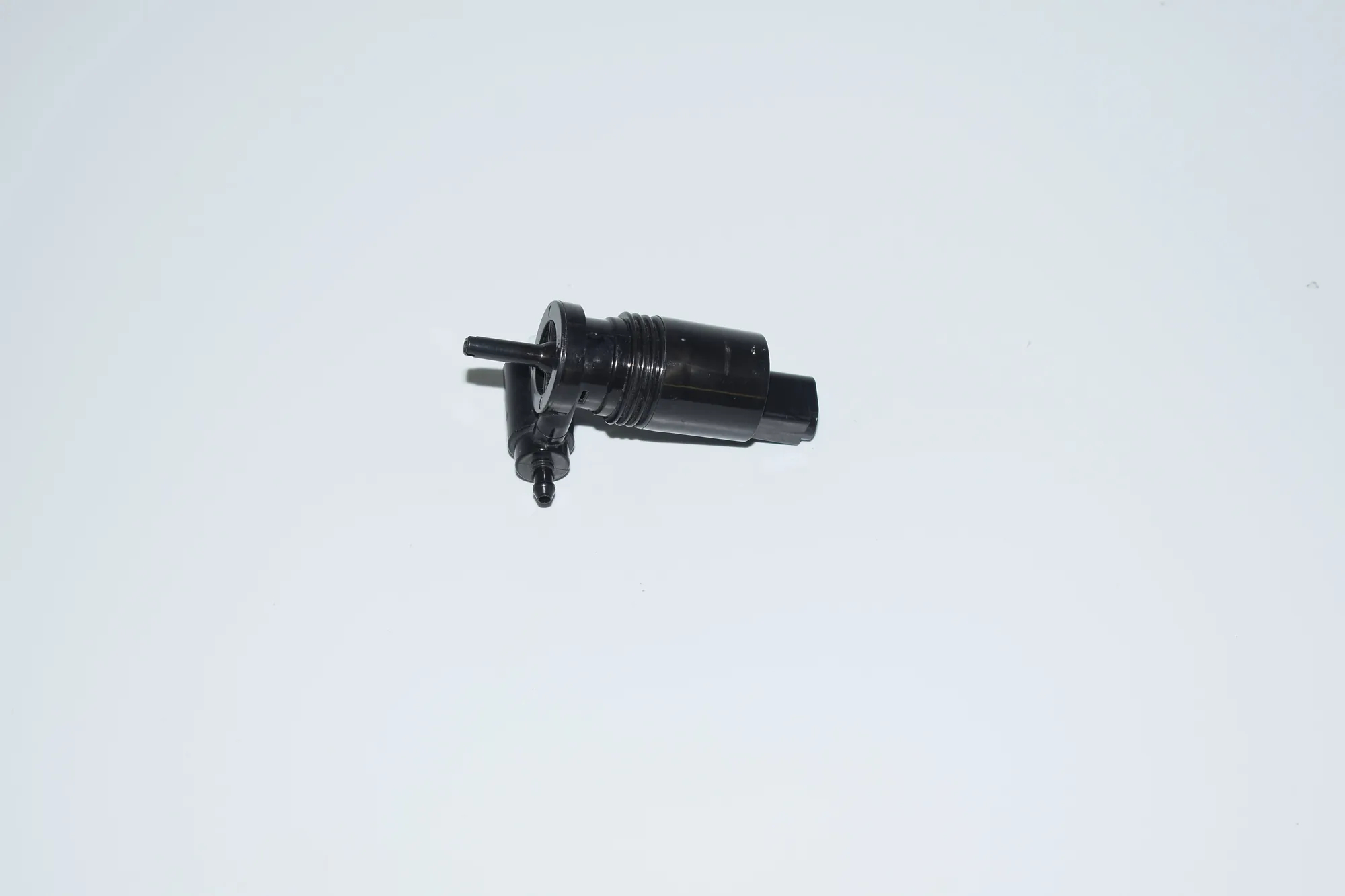 Washer Tank Motor – OEM 2751743 · BMW i3 (I01) Hybrid 2014 – 3