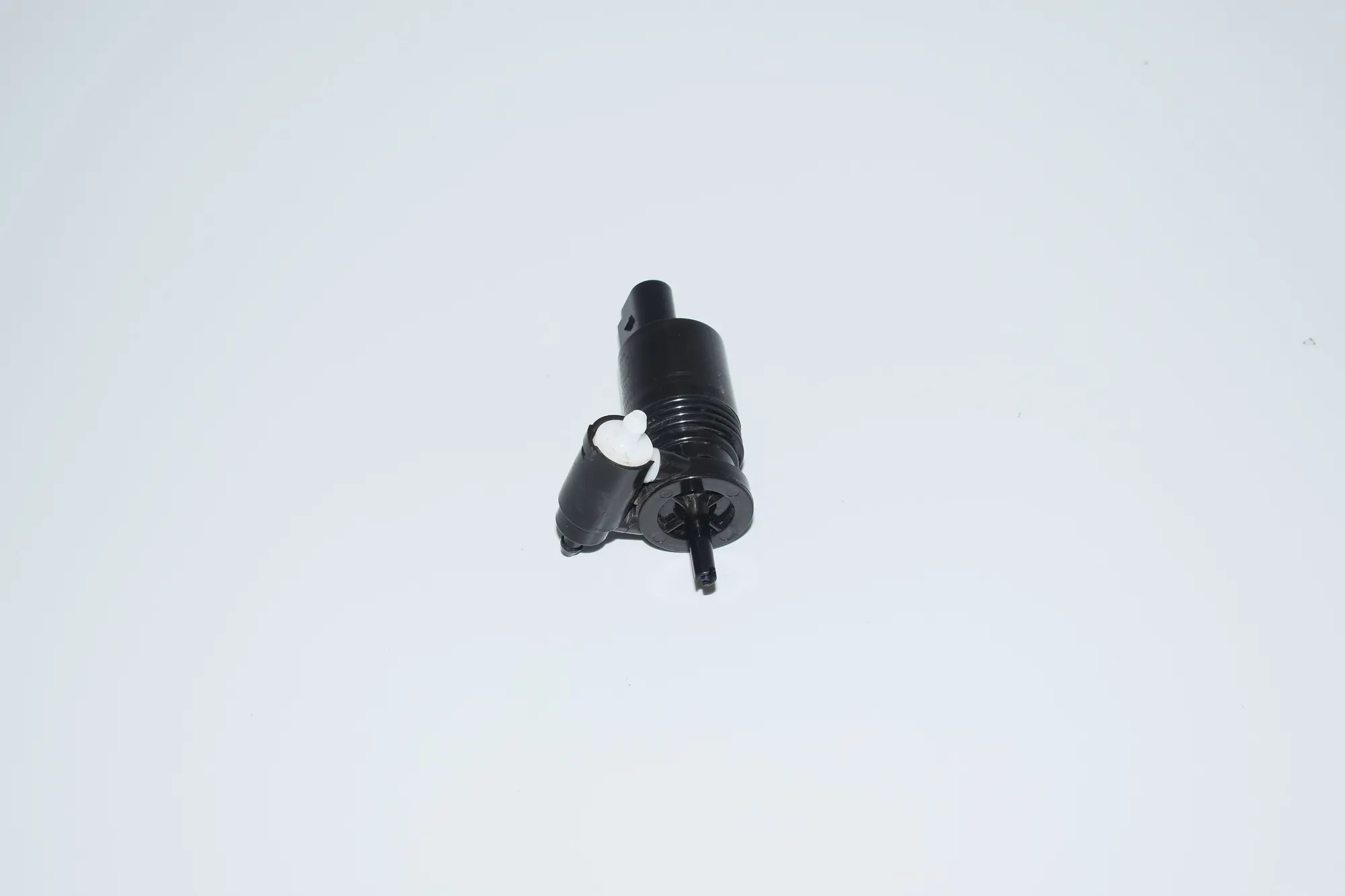 Washer Tank Motor – OEM 2751743 · BMW i3 (I01) Hybrid 2014 – 2