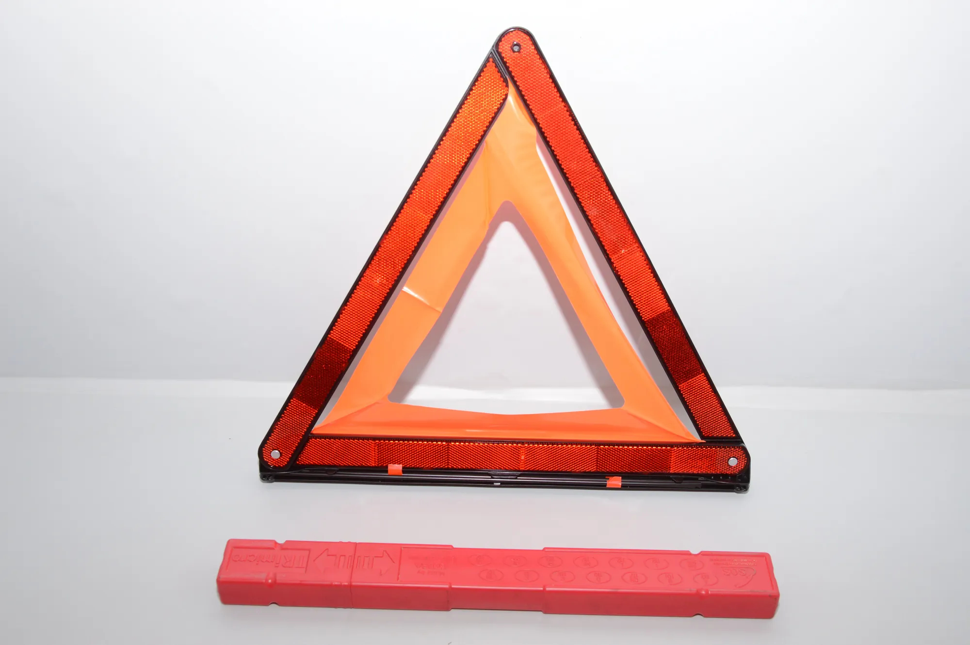 Warning Triangle – OEM 6770487 · BMW i3 (I01) Hybrid 2016 – 2