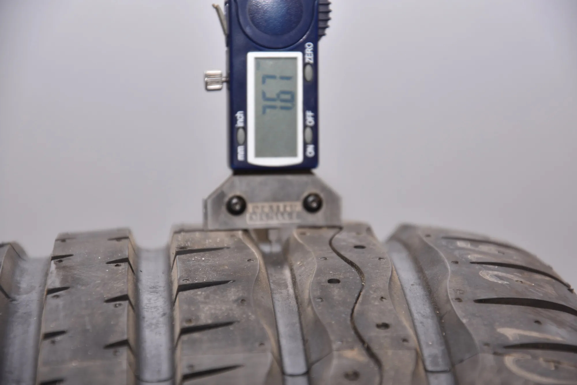 Tire · BMW 3 (E90) BMW 3 (E90) 320 d 2009 – 2