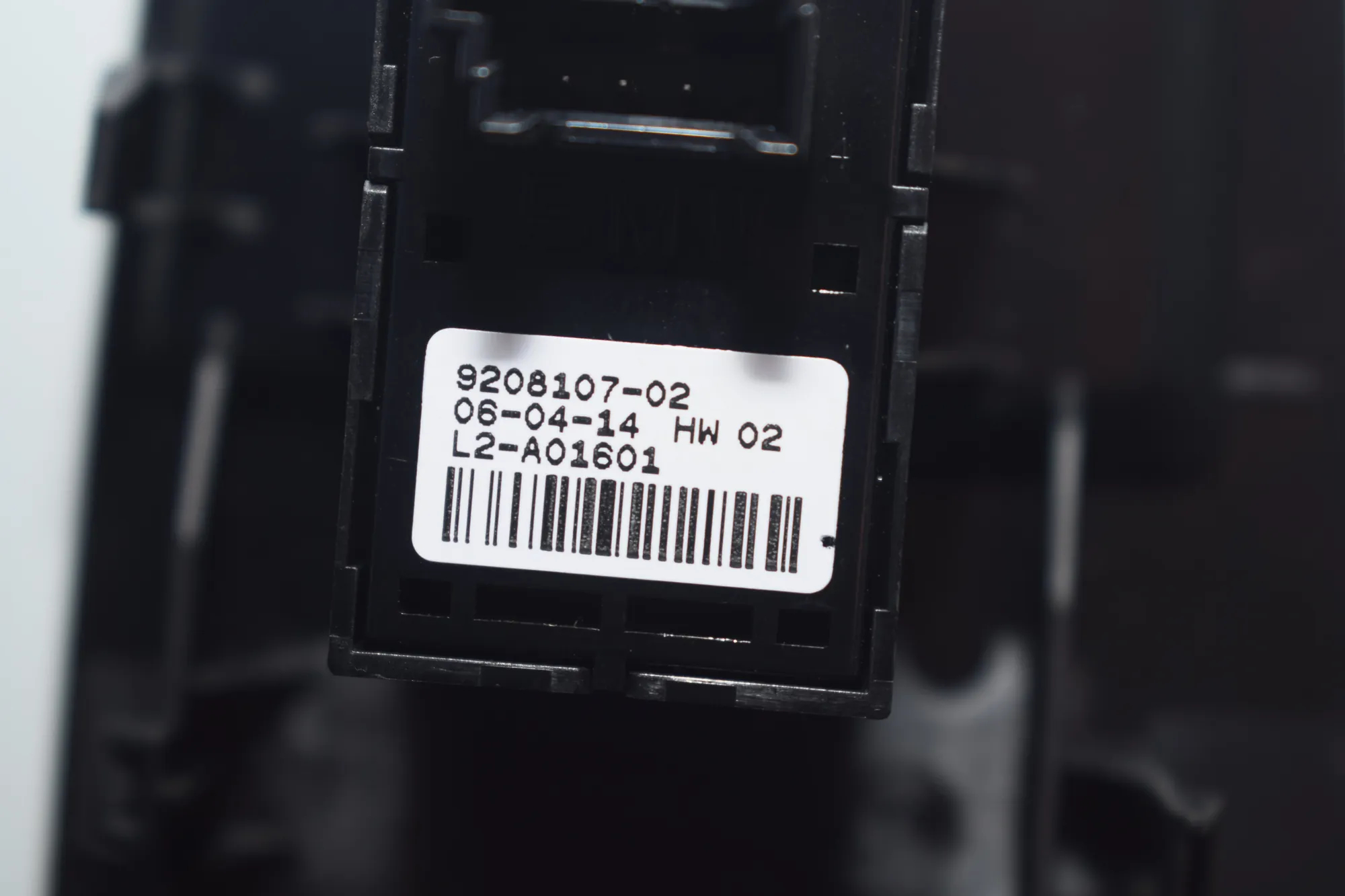 Front Left Door Window Switch – OEM 9208107 · BMW i3 (I01) Hybrid 2014 – 4