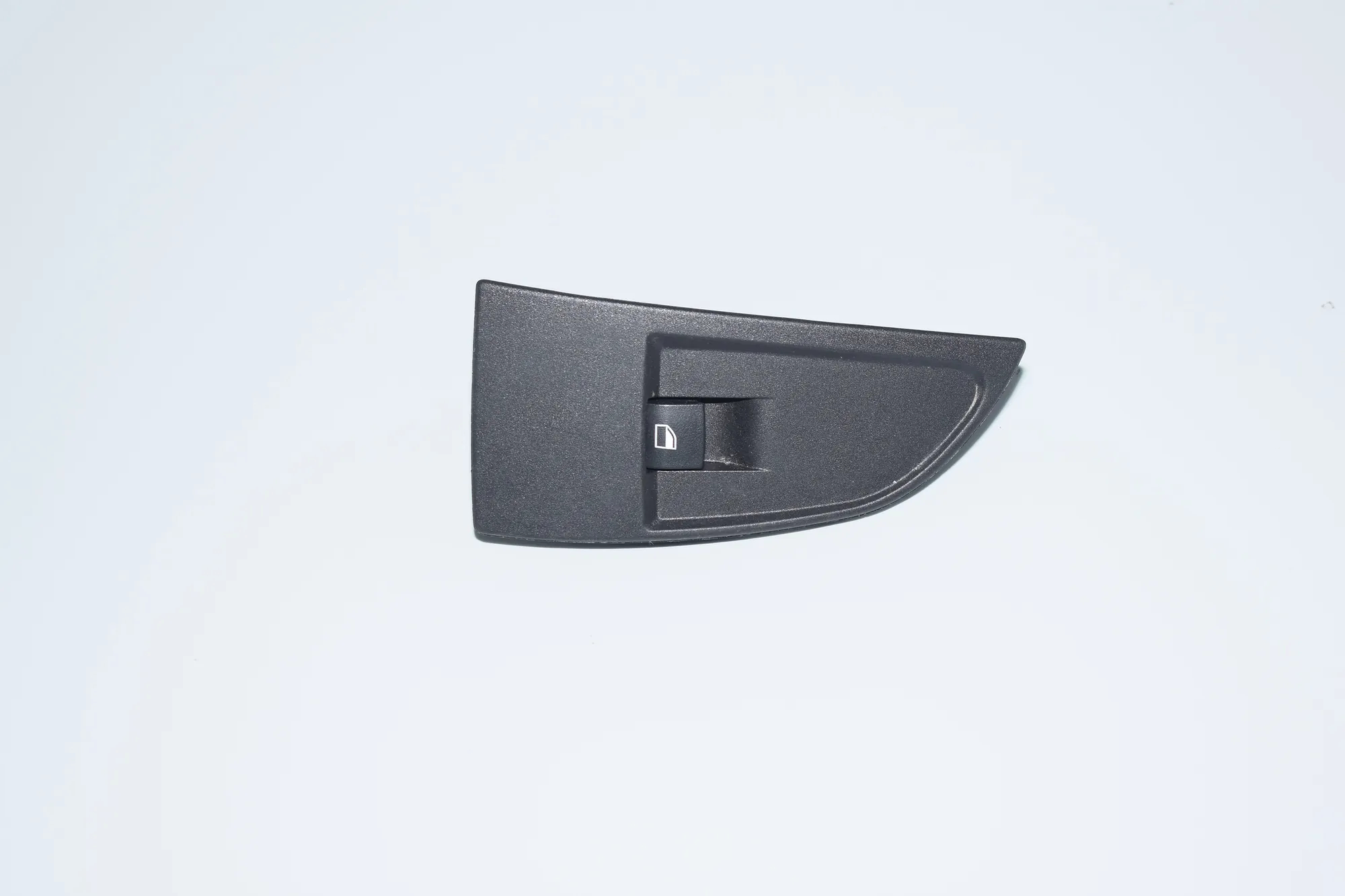 Front Left Door Window Switch – OEM 9208107 · BMW i3 (I01) Hybrid 2014