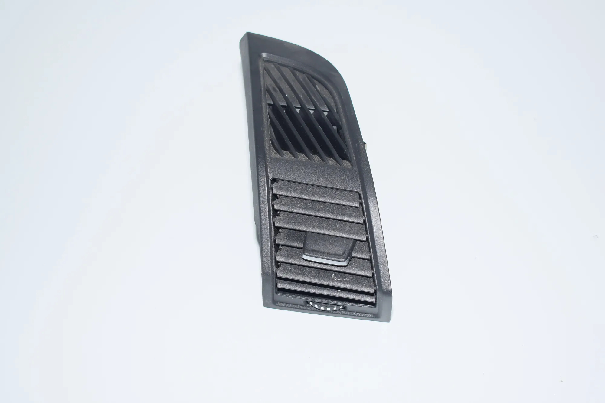 Dashboard Air Vents – OEM 9283002 · BMW i3 (I01) Hybrid 2014