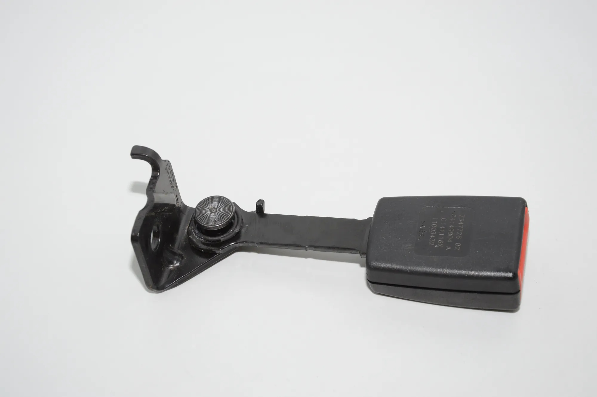 Rear Right Seat Buckle – OEM 7347726 · BMW i3 (I01) Hybrid 2016 – 2