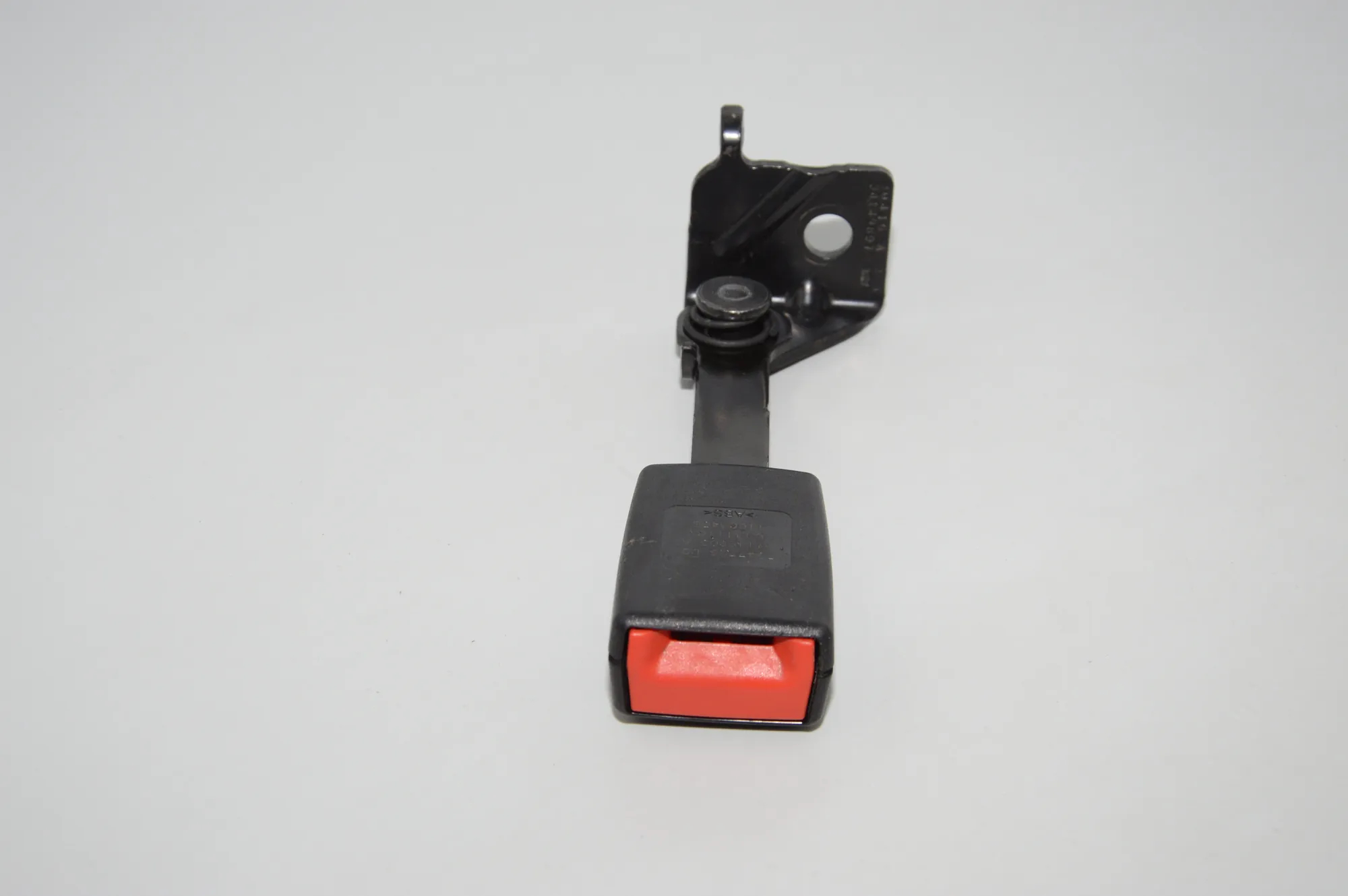 Rear Left Seat Buckle – OEM 7347725 · BMW i3 (I01) Hybrid 2016