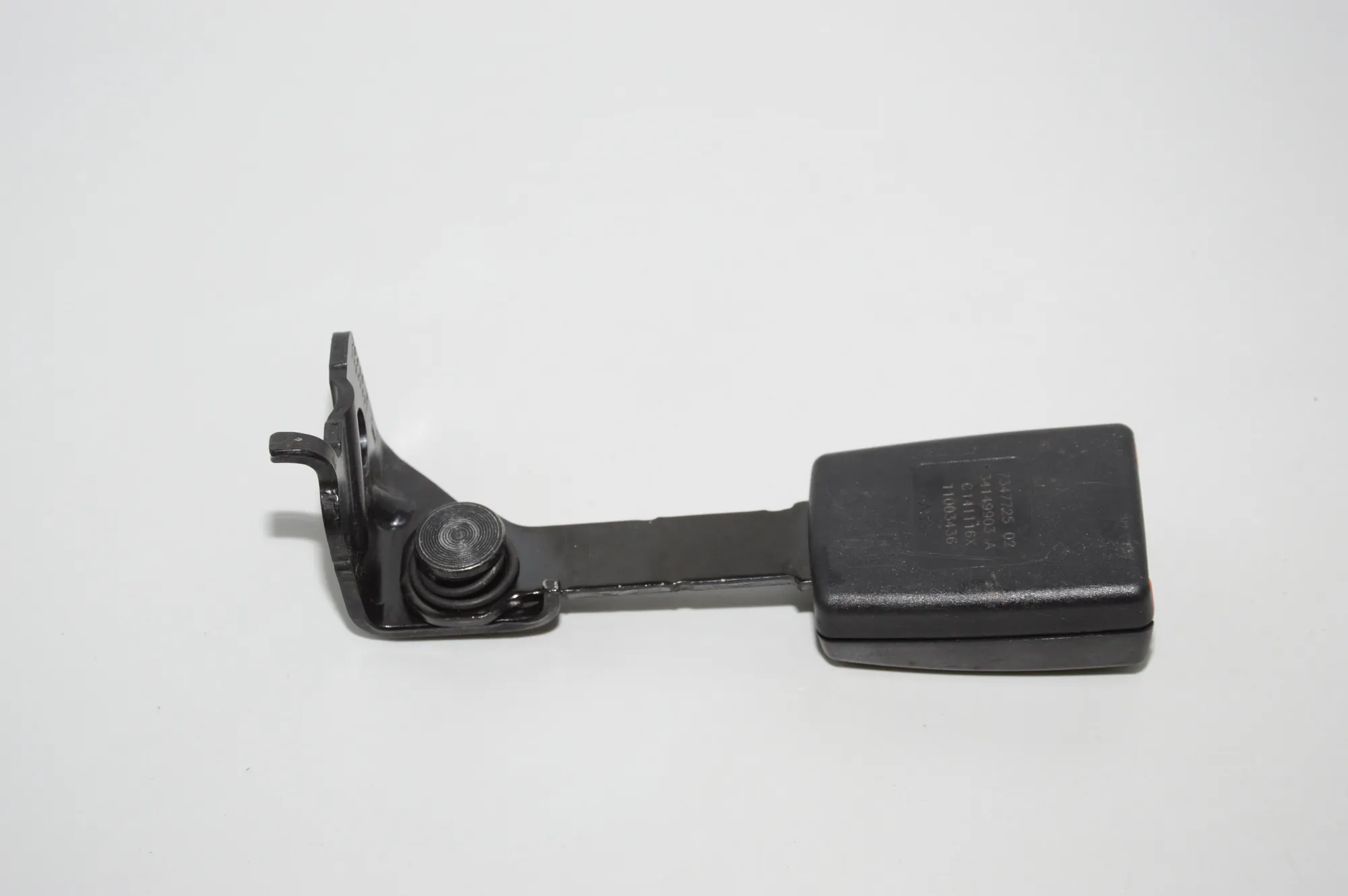 Rear Left Seat Buckle – OEM 7347725 · BMW i3 (I01) Hybrid 2016 – 2
