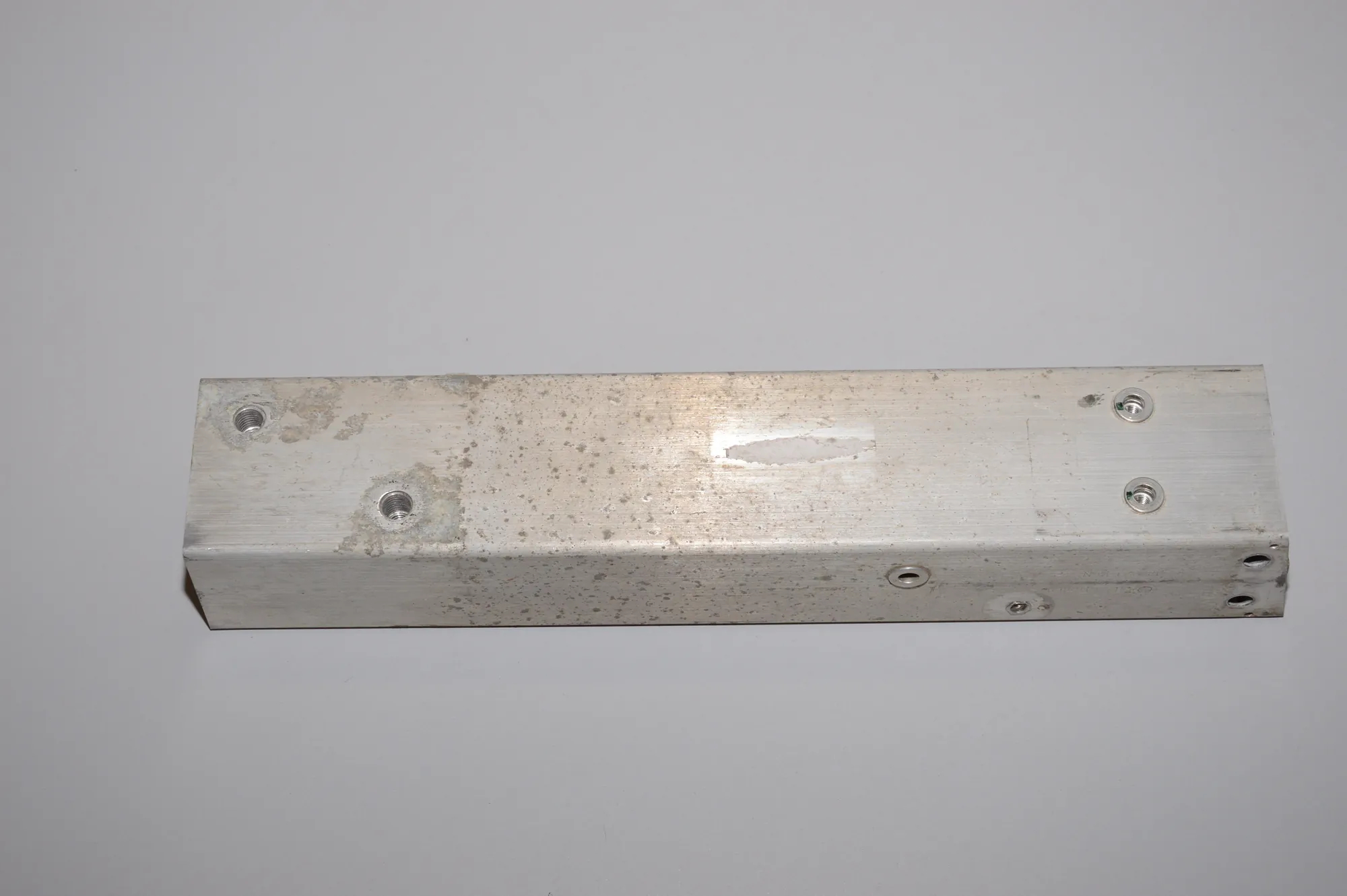 Rear Right Bumper Bracket – OEM 7375468 · BMW i3 (I01) Hybrid 2016