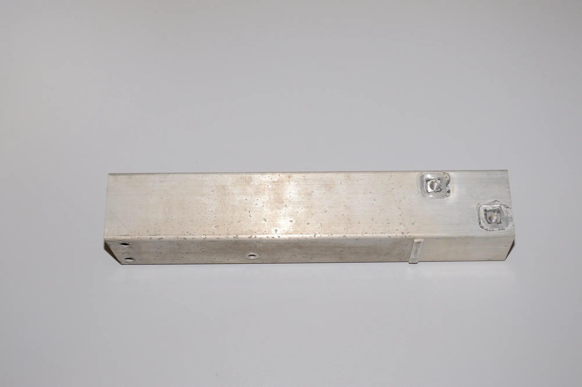 Rear Left Bumper Bracket – OEM 7375467 · BMW i3 (I01) Hybrid 2016 – 4