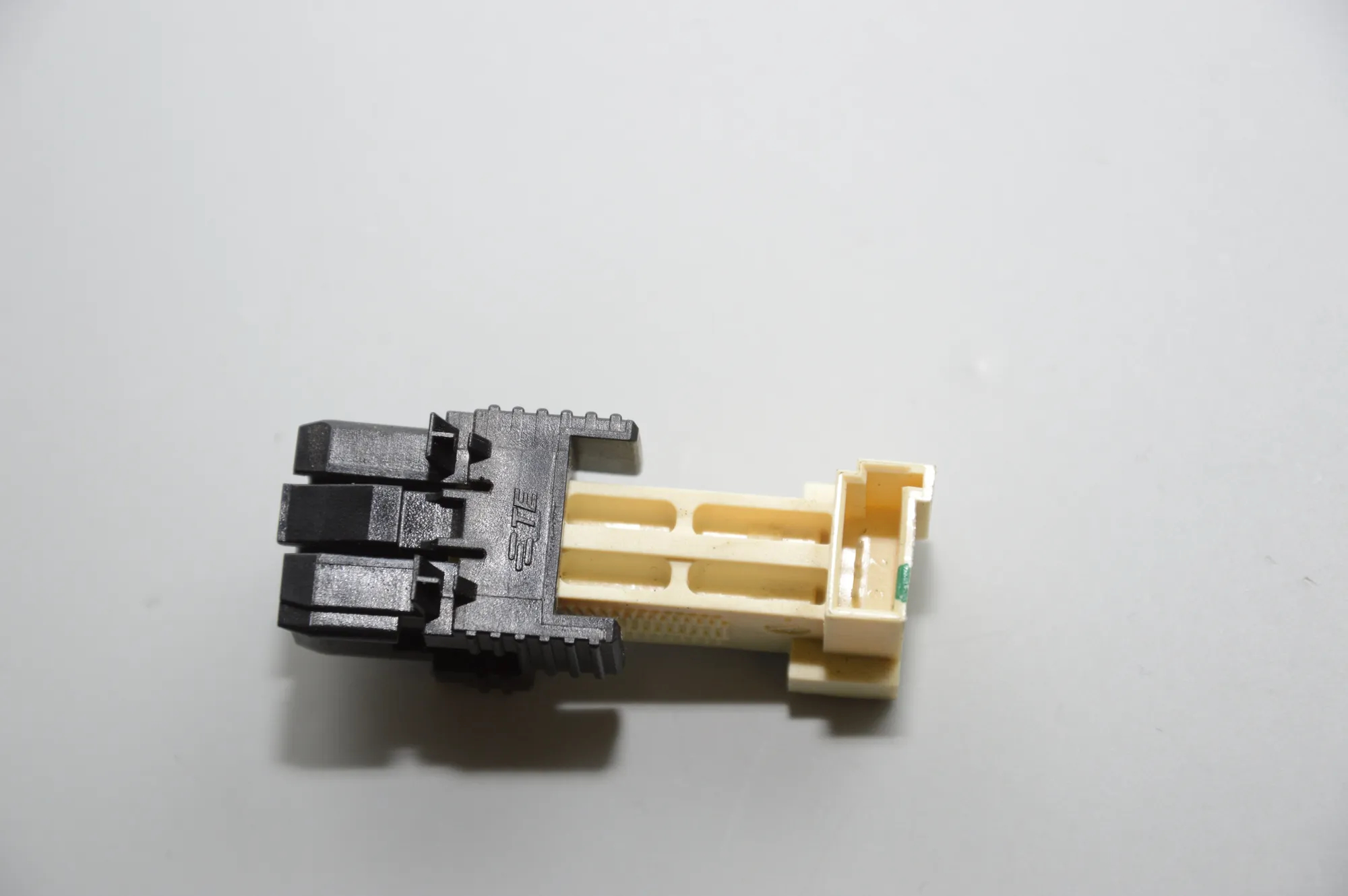 Brake Pedal Sensor – OEM 9240076 · BMW i3 (I01) Hybrid 2016 – 3