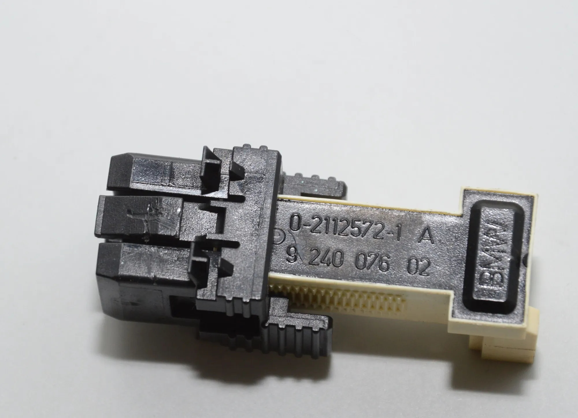 Brake Pedal Sensor – OEM 9240076 · BMW i3 (I01) Hybrid 2016 – 4