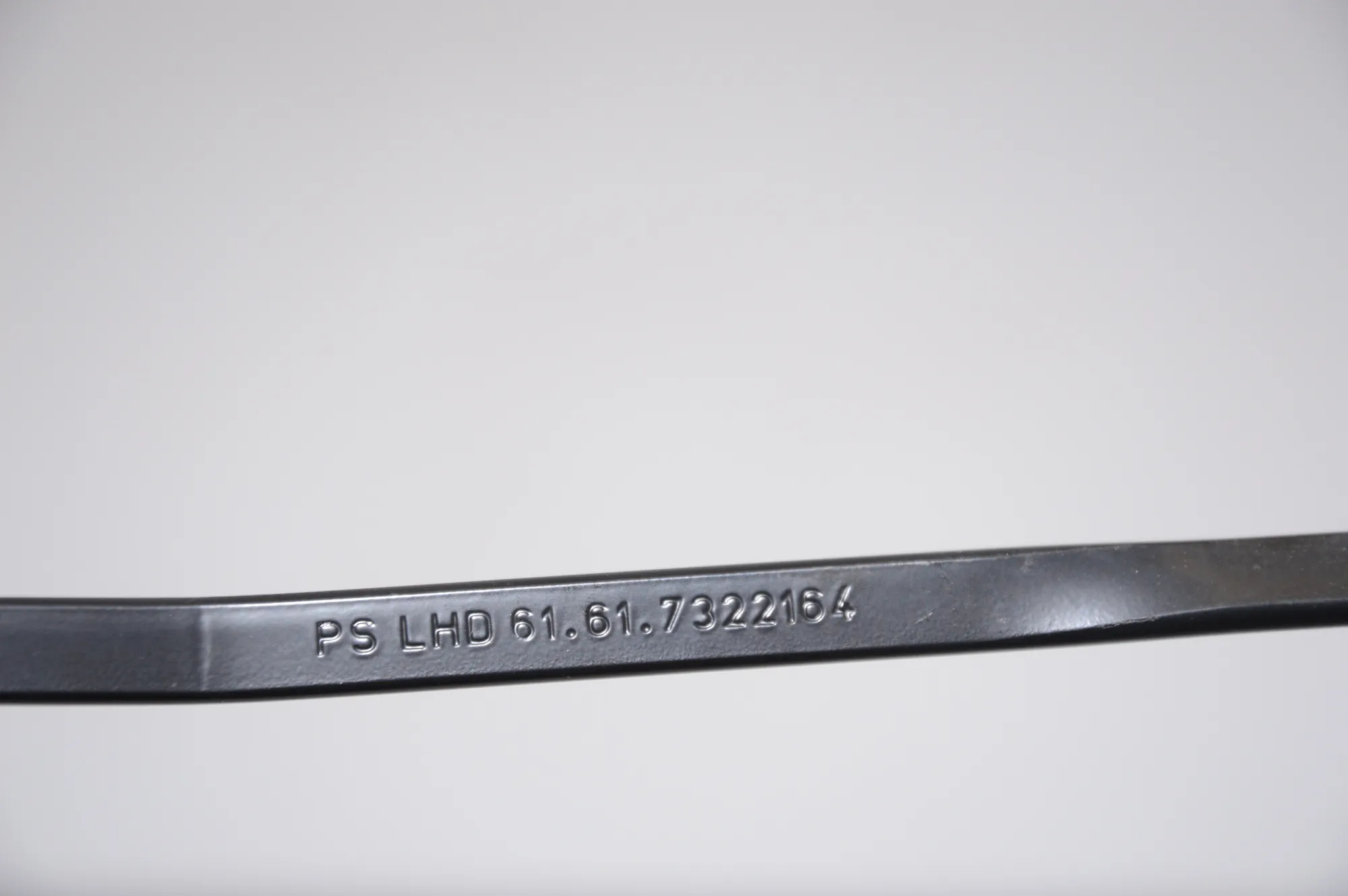 Front Wiper Arms – OEM 7322164 · BMW i3 (I01) Hybrid 2016 – 5