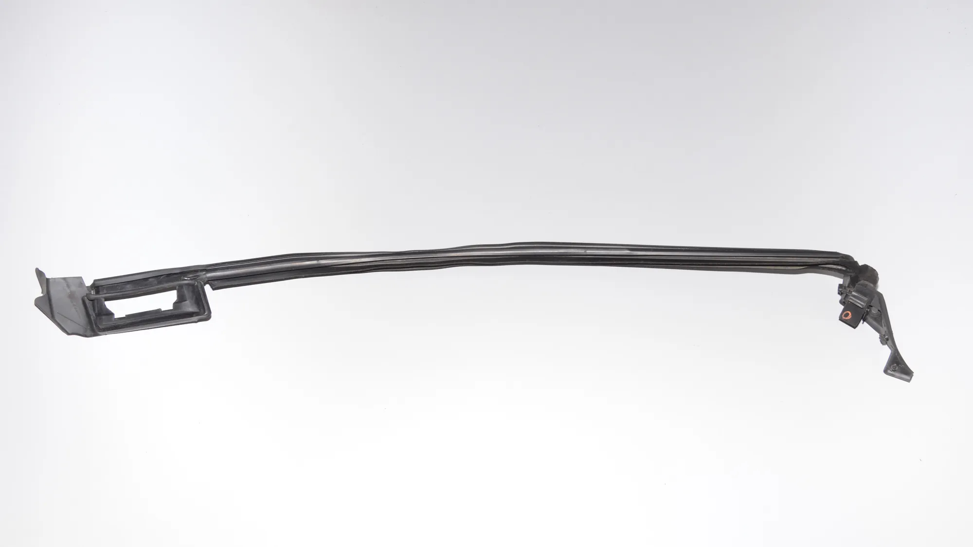 Front Left Door Window Strip – OEM 7277049 · BMW i3 (I01) Hybrid 2016