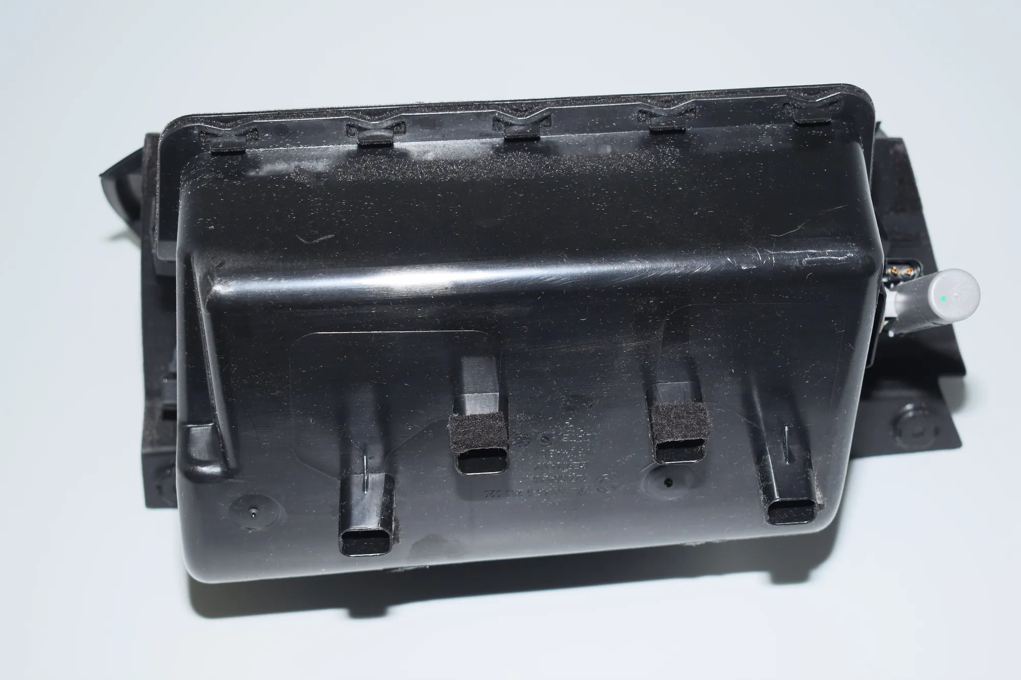 Glove Compartment – OEM 9283019 · BMW i3 (I01) Hybrid 2014 – 3