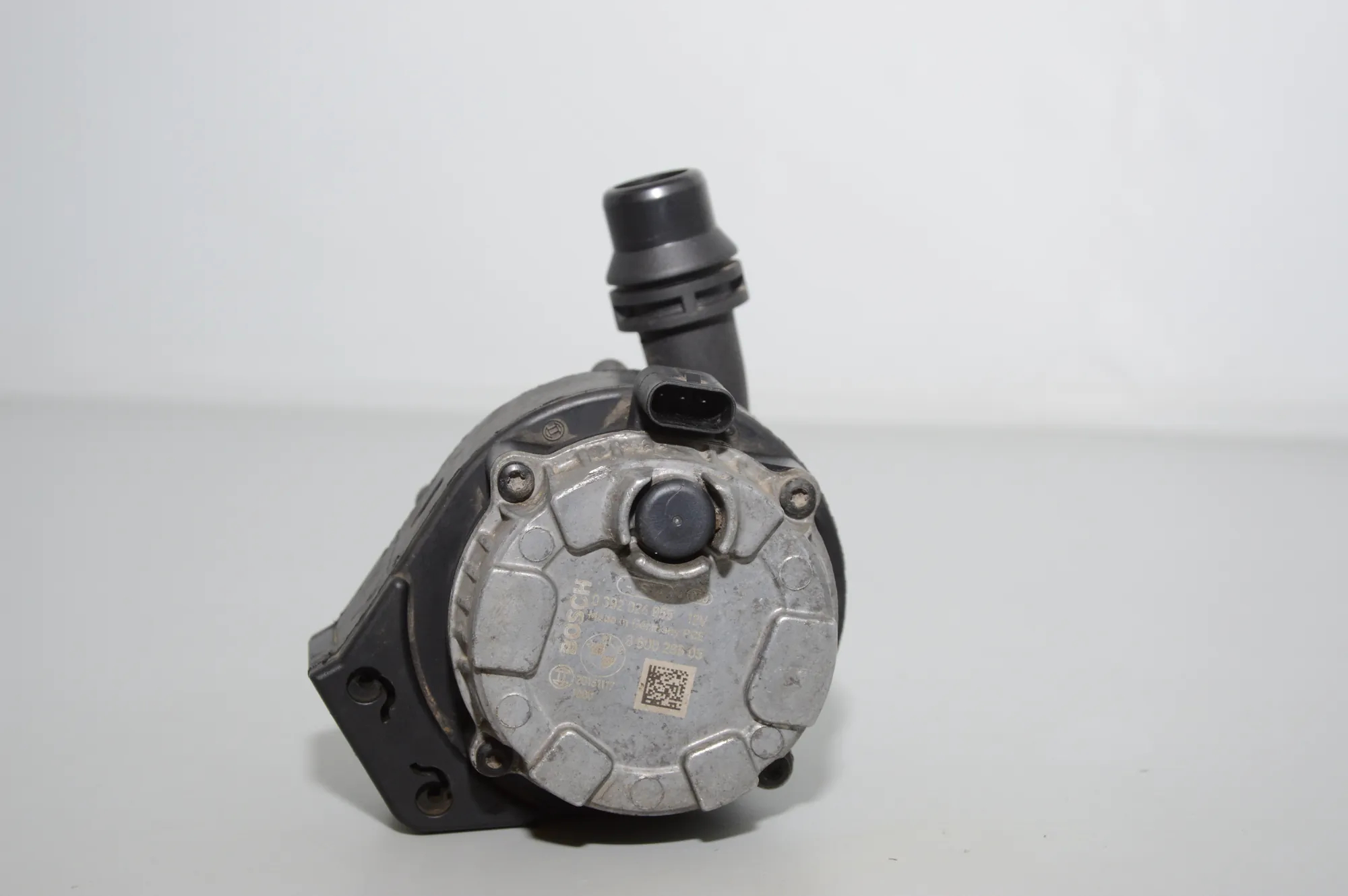 Other Engine Compartment Parts – OEM 0392024055 · BMW i3 (I01) Hybrid 2016 – 5