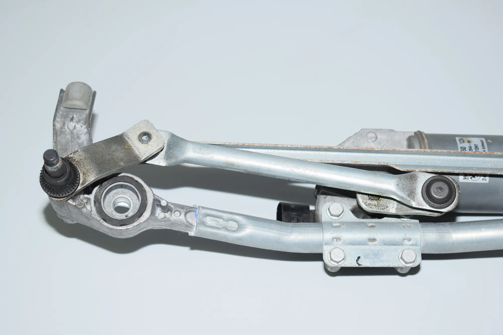 Front Windshield Wiper Mechanism – OEM 6978264 · BMW 3 (E90) 316 d 2009 – 3