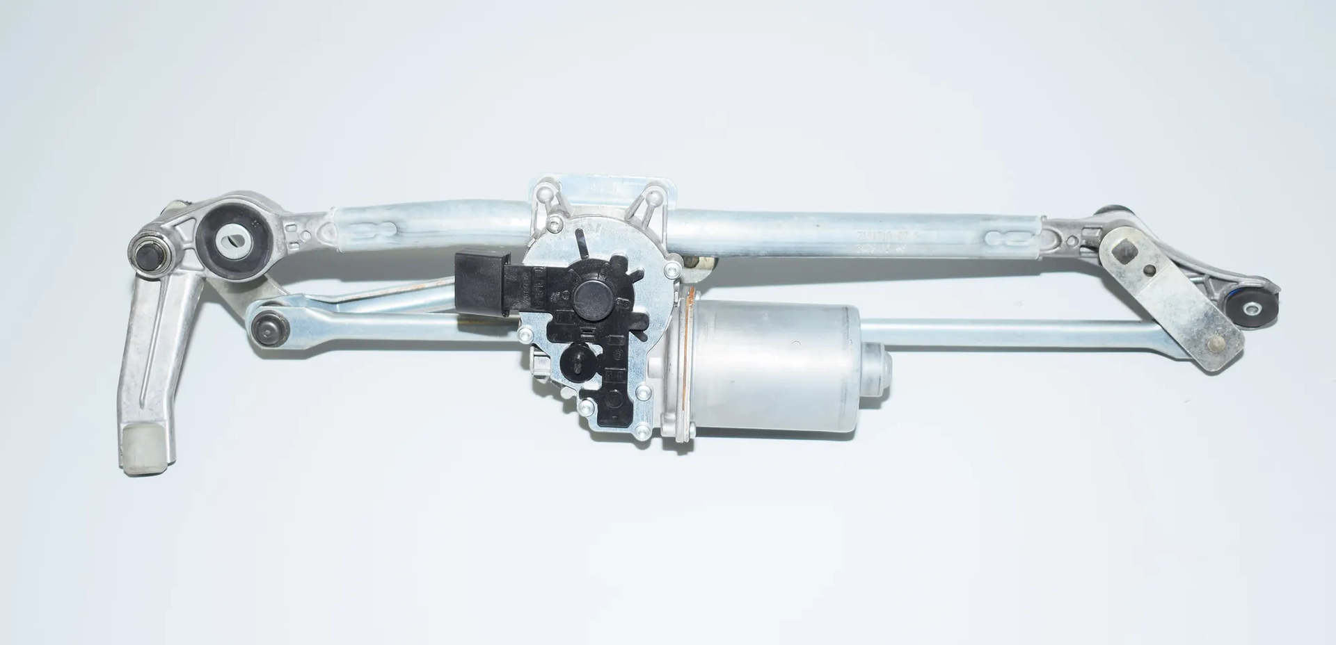 Front Windshield Wiper Mechanism – OEM 6978264 · BMW 3 (E90) 316 d 2009 – 2