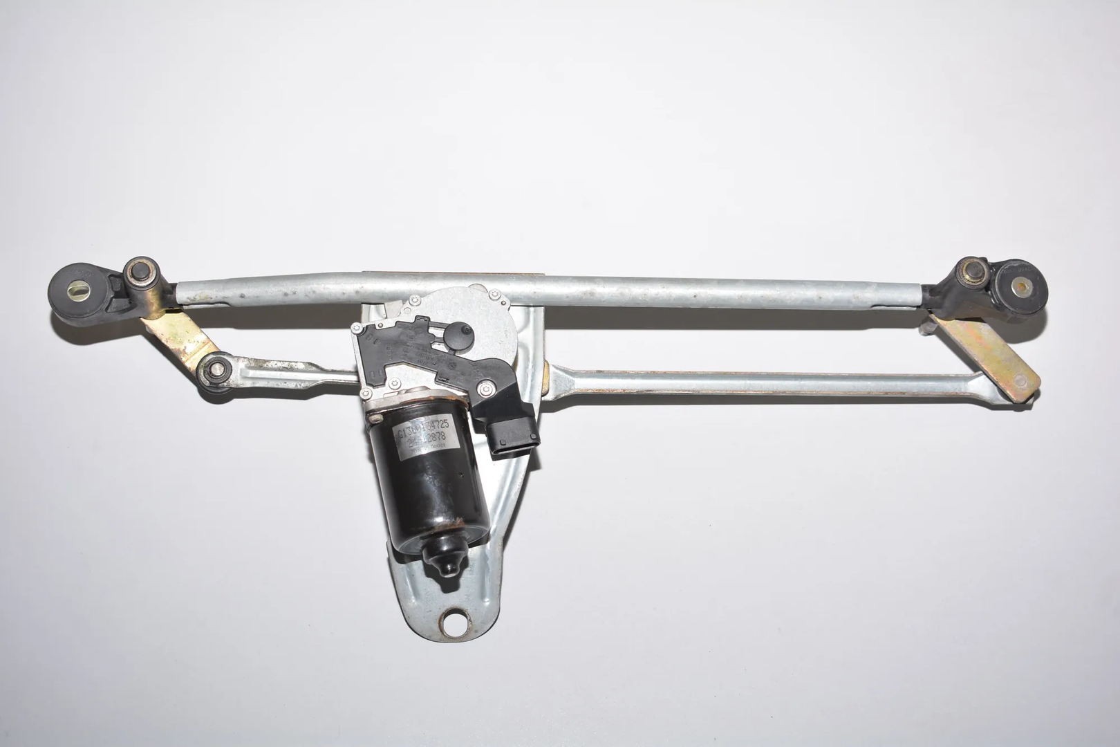 Front Windshield Wiper Mechanism – OEM 7046571 · BMW X5 (E53) 4.6 is 2002 – 2